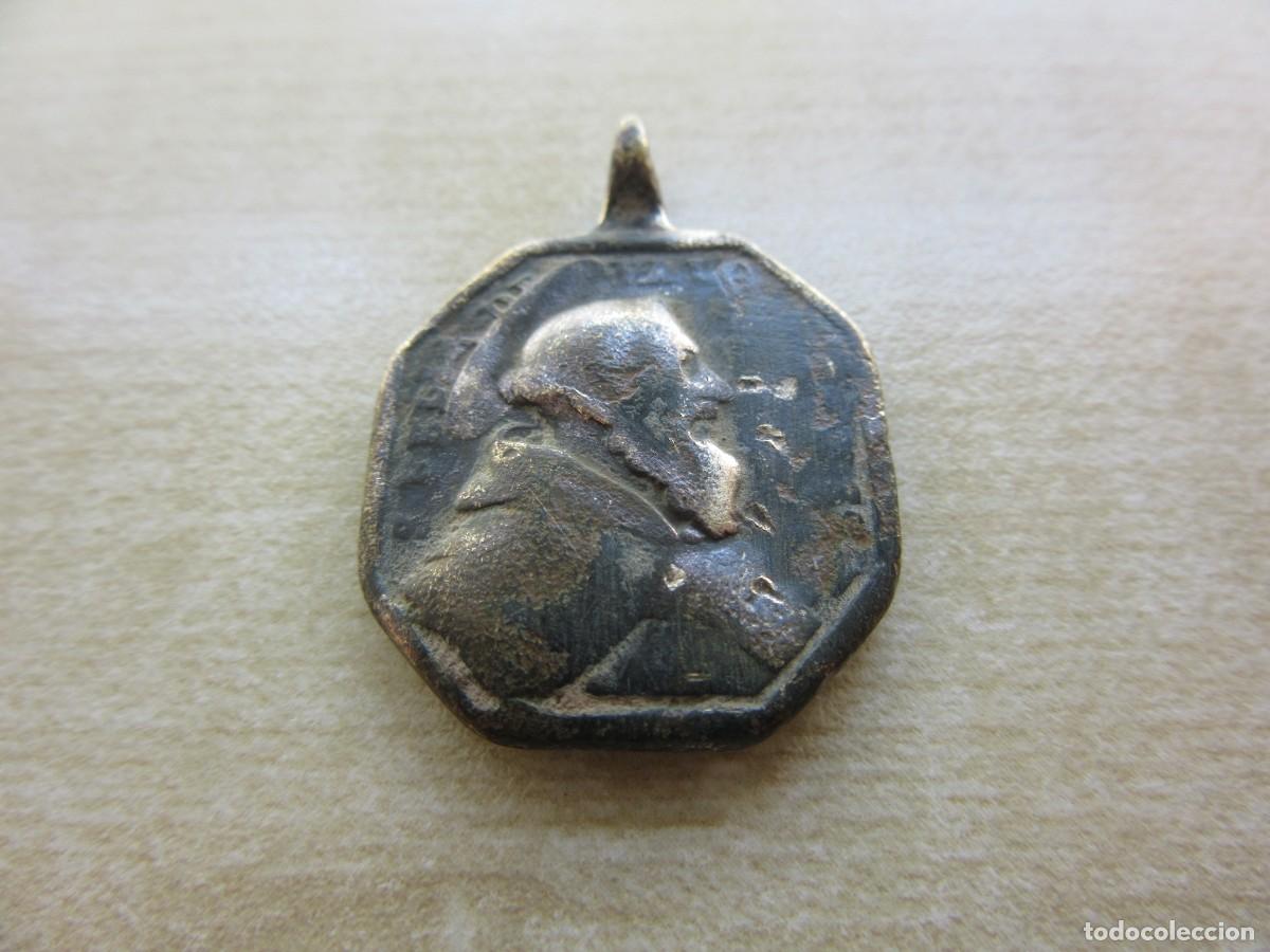 Antig&uuml;edades: Medalla Trinitaria de San Felix de Valois y Jes&uacute;s Nazareno S XVIII Medidas 3,2 x 2,2 cm