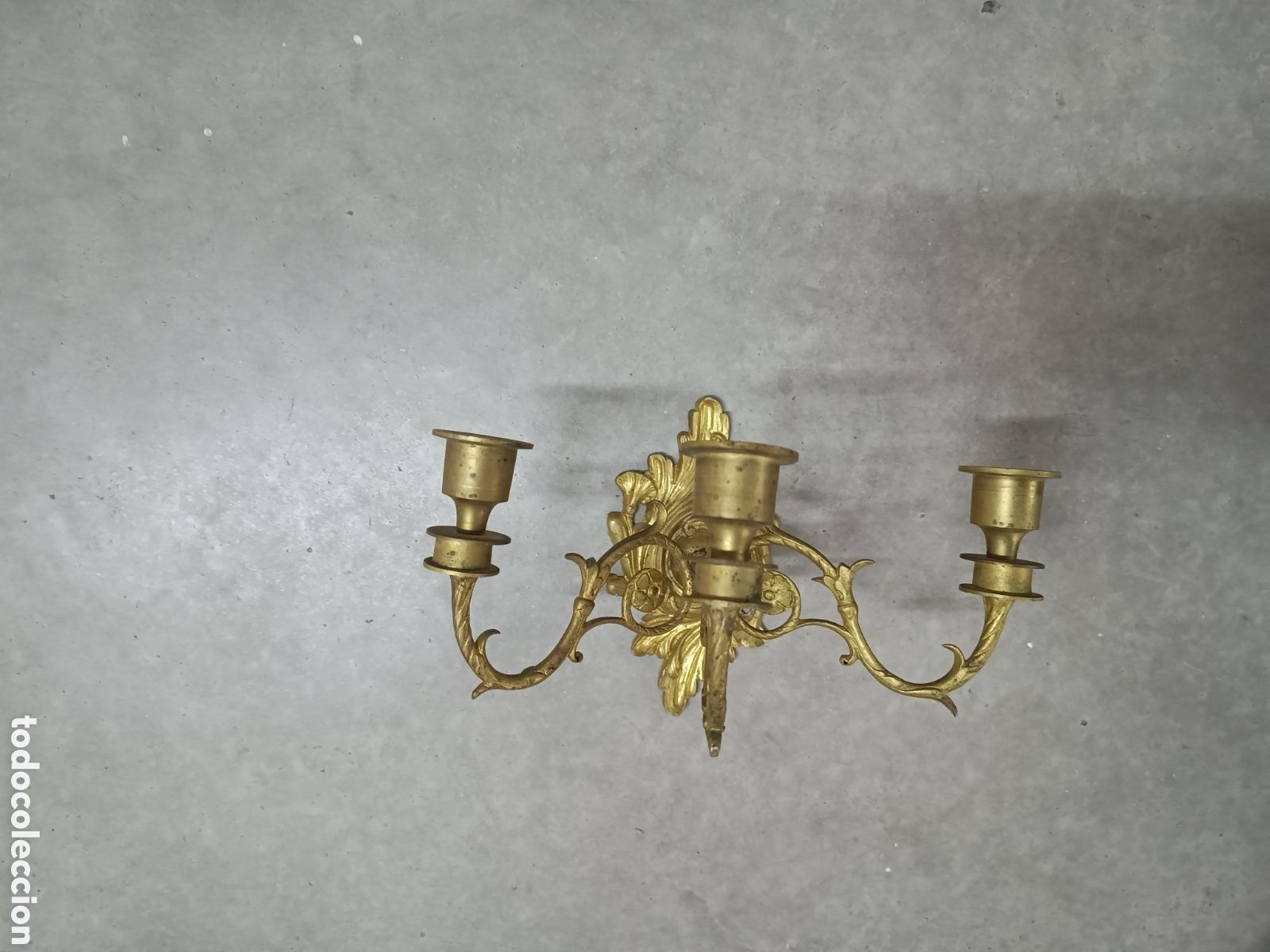 Antig&uuml;edades: CANDELABRO DE PARED DE BRONCE DORADO - 3 BRAZOS - Foto 1