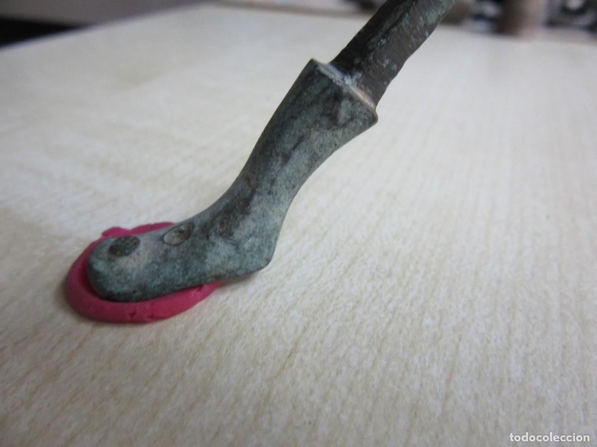 Antiquit&auml;ten: Pierna de bronce Posible &eacute;poca romana longitud 6 cm