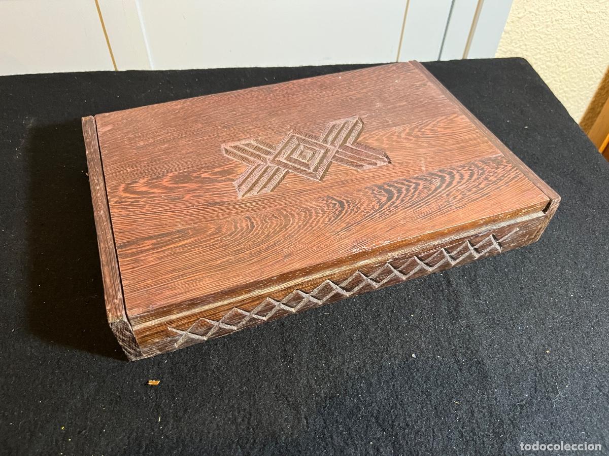 Antiquit&eacute;s: Antigua caja madera tallada a mano joyero costurero r&uacute;stico artesanal vintage