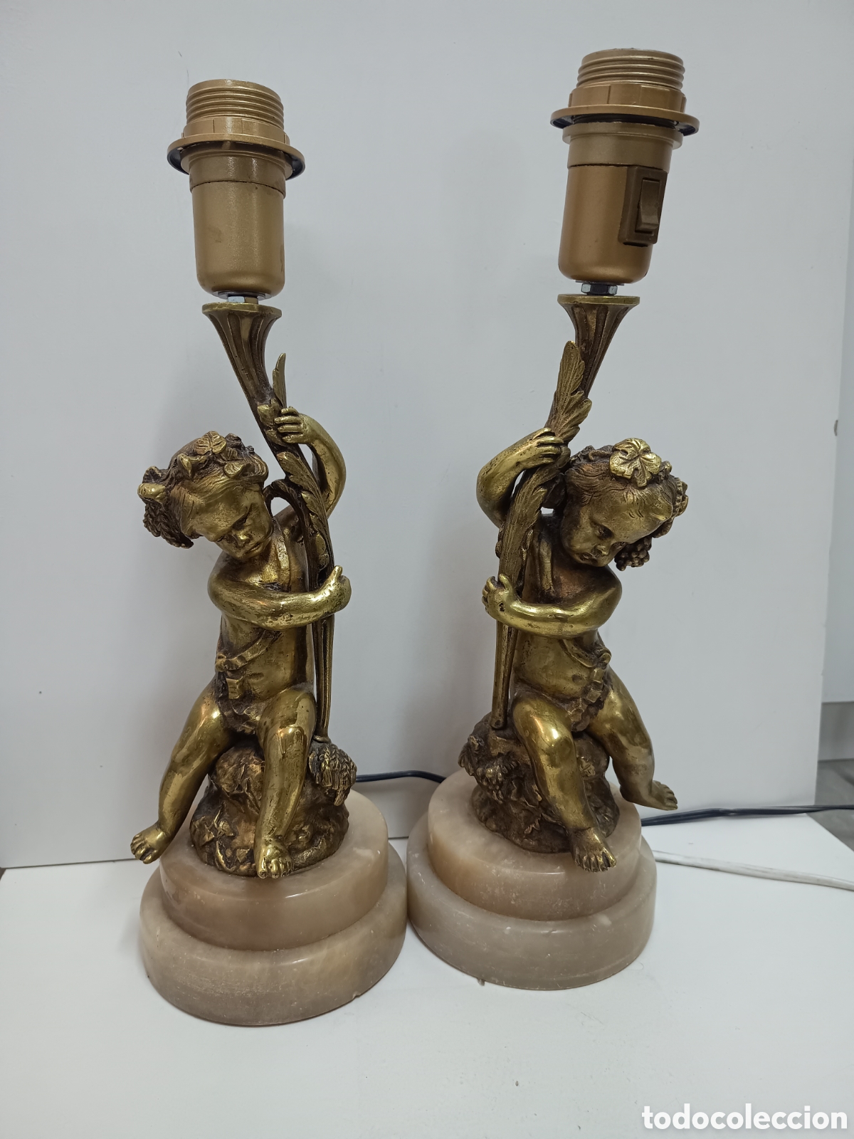 Antiquit&auml;ten: PAREJA DE L&Aacute;MPARAS DE SOBREMESA - &Aacute;NGEL QUERUBIN - BRONCE CON PIE DE M&Aacute;RMOL - 39cm