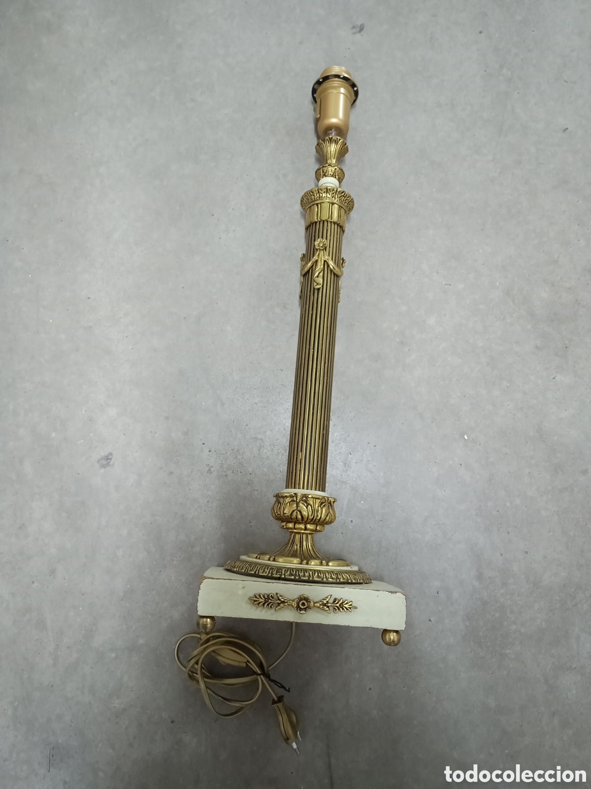 Antig&uuml;edades: L&Aacute;MPARA DE PI&Eacute; DE SOBREMESA - BRONCE Y PIE DE MADERA - 60cm - Foto 7