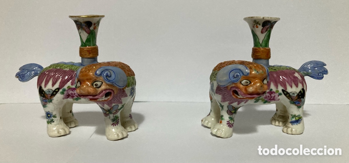 Antig&uuml;edades: Pareja de dragones de porcelana china para sujetar velas. Primera mitad siglo XX.