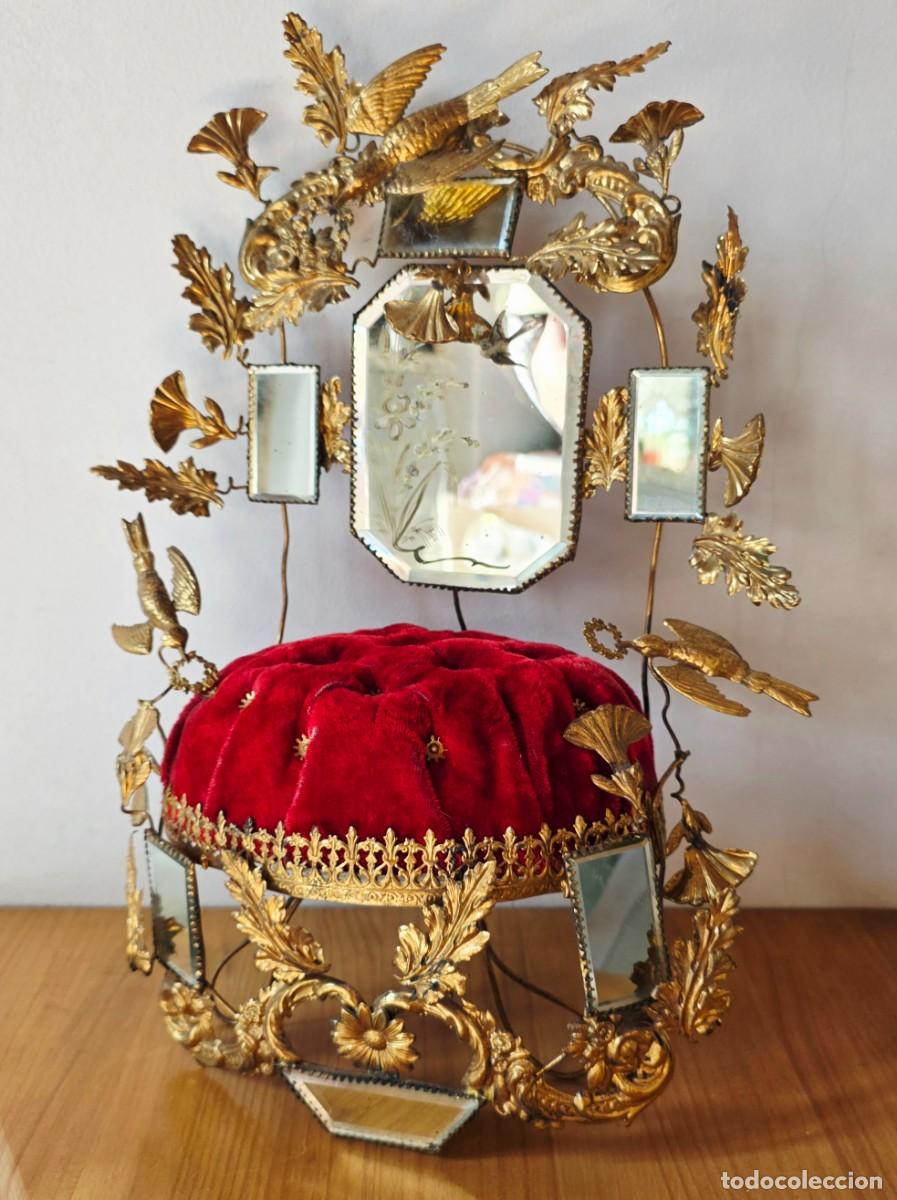 Oggetti Antichi: Antiguo y precioso soporte almohadillado para fanal de novia siglo XIX Estilo Rococ&oacute;