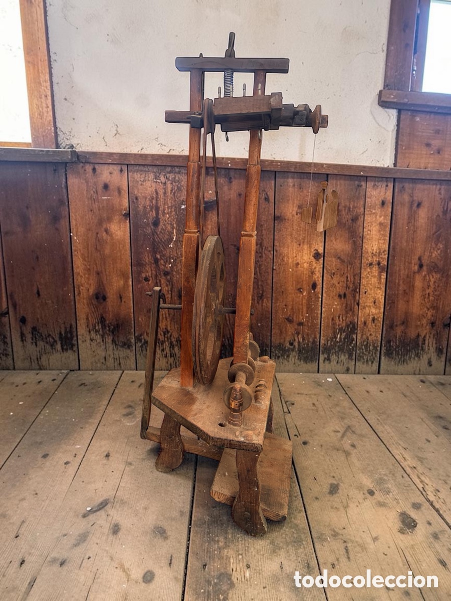 Antig&uuml;edades: Antigua rueca de hilar de madera - Foto 2