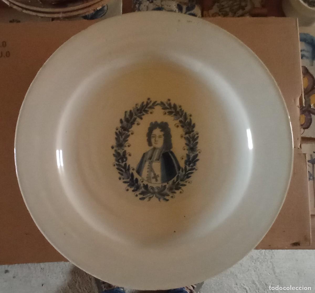 Antig&uuml;edades: Prato de grandes dimensoes, prov&aacute;vel produ&ccedil;ao de Viana, sem marca com figura do Bispo do Porto