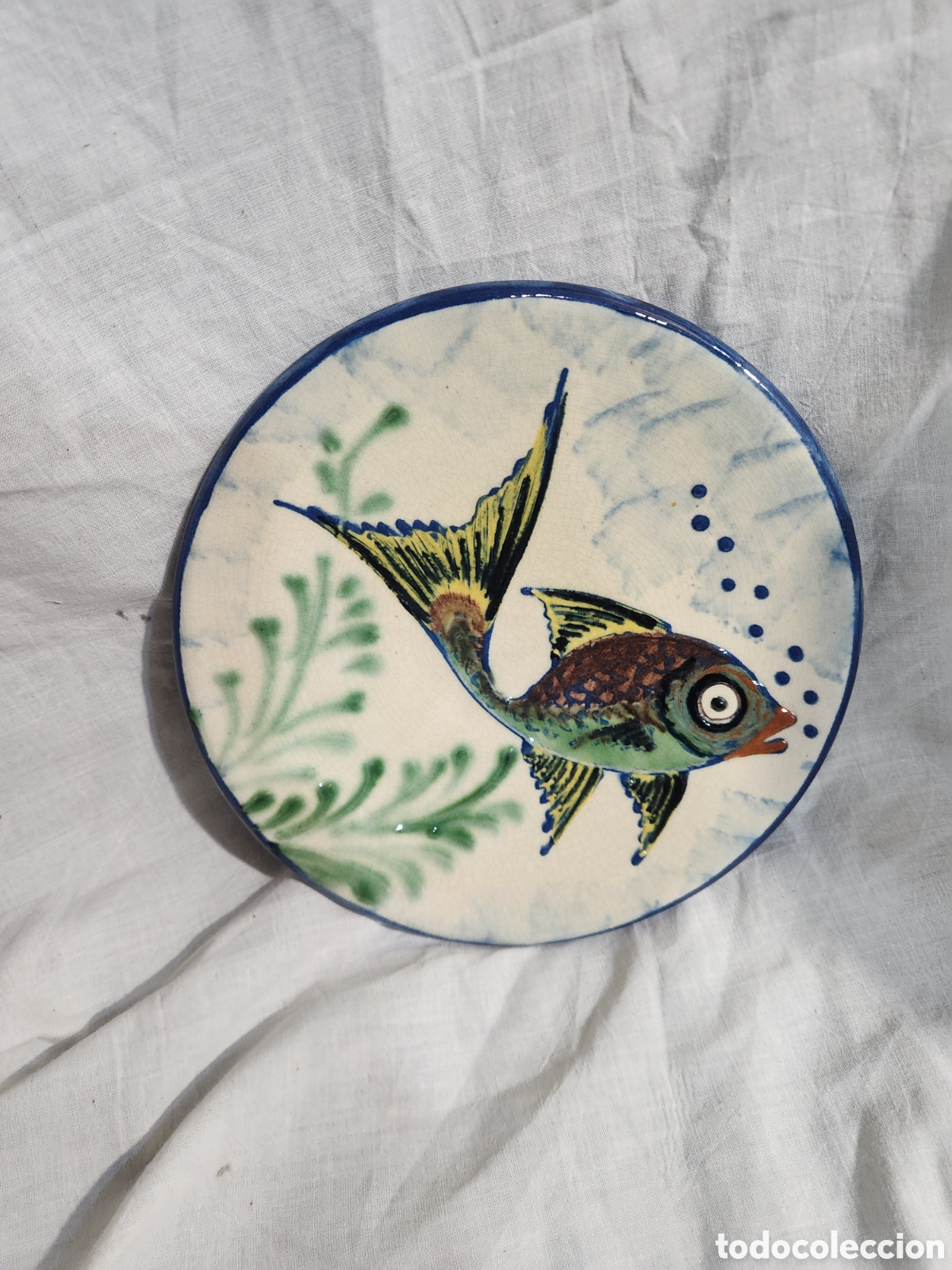 Antiquit&eacute;s: PLATO DE CER&Aacute;MICA PUIGDEMONT. LA BISBAL. PEZ. 21,5CM. A&Ntilde;OS 70.
