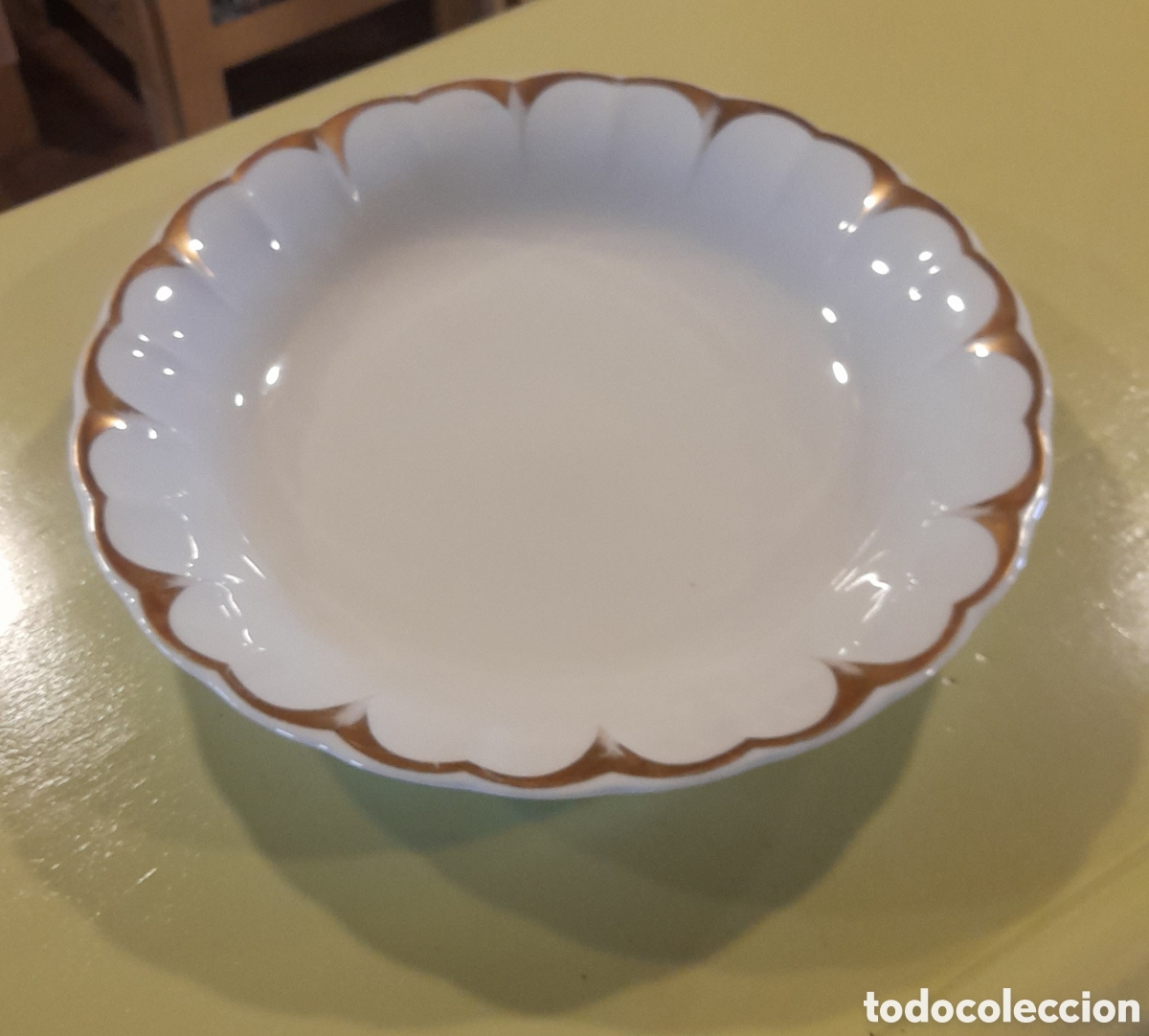 Antig&uuml;edades: Fuente redonda de porcelana alemana