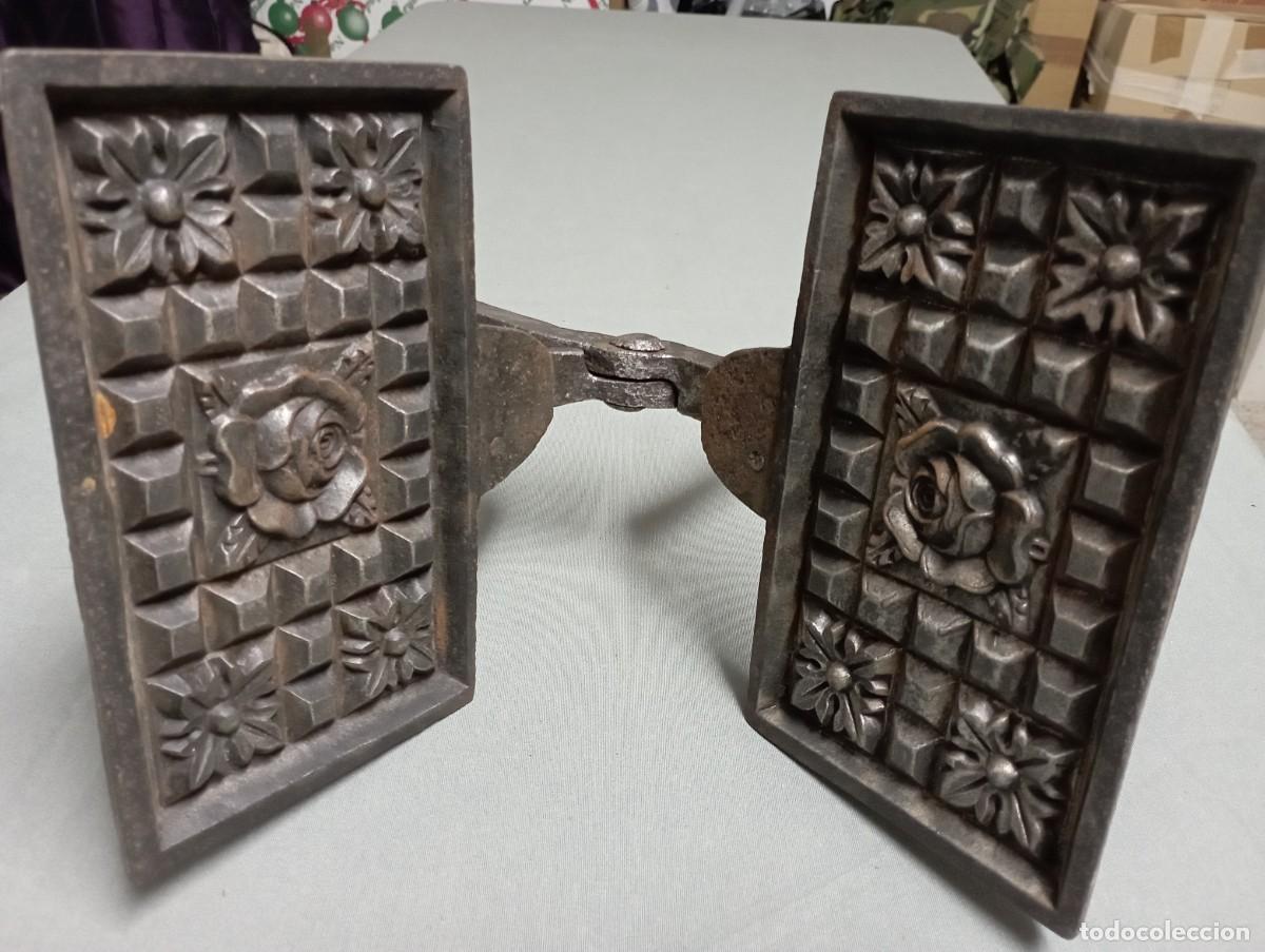 Antiques: Hierro para hacer gofres. Gofrera.