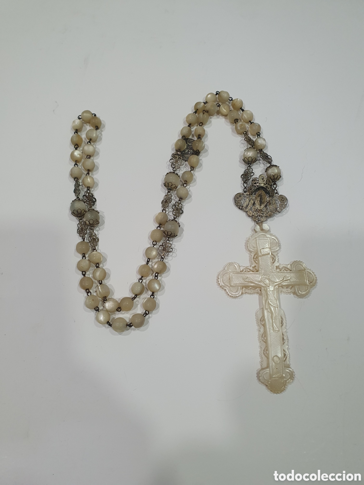 Antiquit&auml;ten: SALIDA 0.01&euro;. Antiguo rosario con cruz en nacar tallada. S. XIX. (L66)