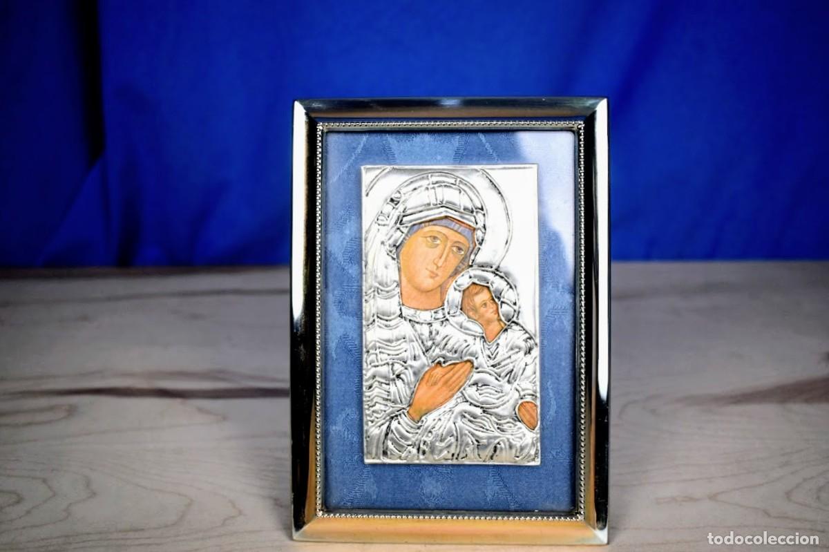 Antig&uuml;edades: Curuiso portafotos de Nuestar se&ntilde;ora del Perpetuo Socorro repujado a mano