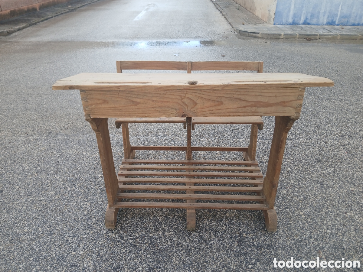 Antig&uuml;edades: PUPITRE ESCOLAR DOBLE ASIENTO EN MADERA A&Ntilde;OS 50, MEDIDAS 110 x 70.
