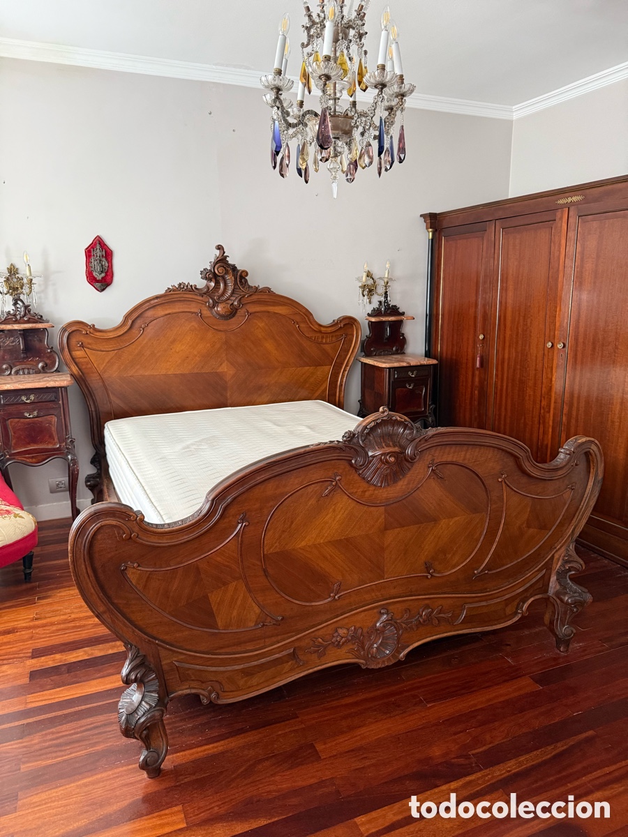Antig&uuml;edades: Elegante cama maciza estilo Luis XV
