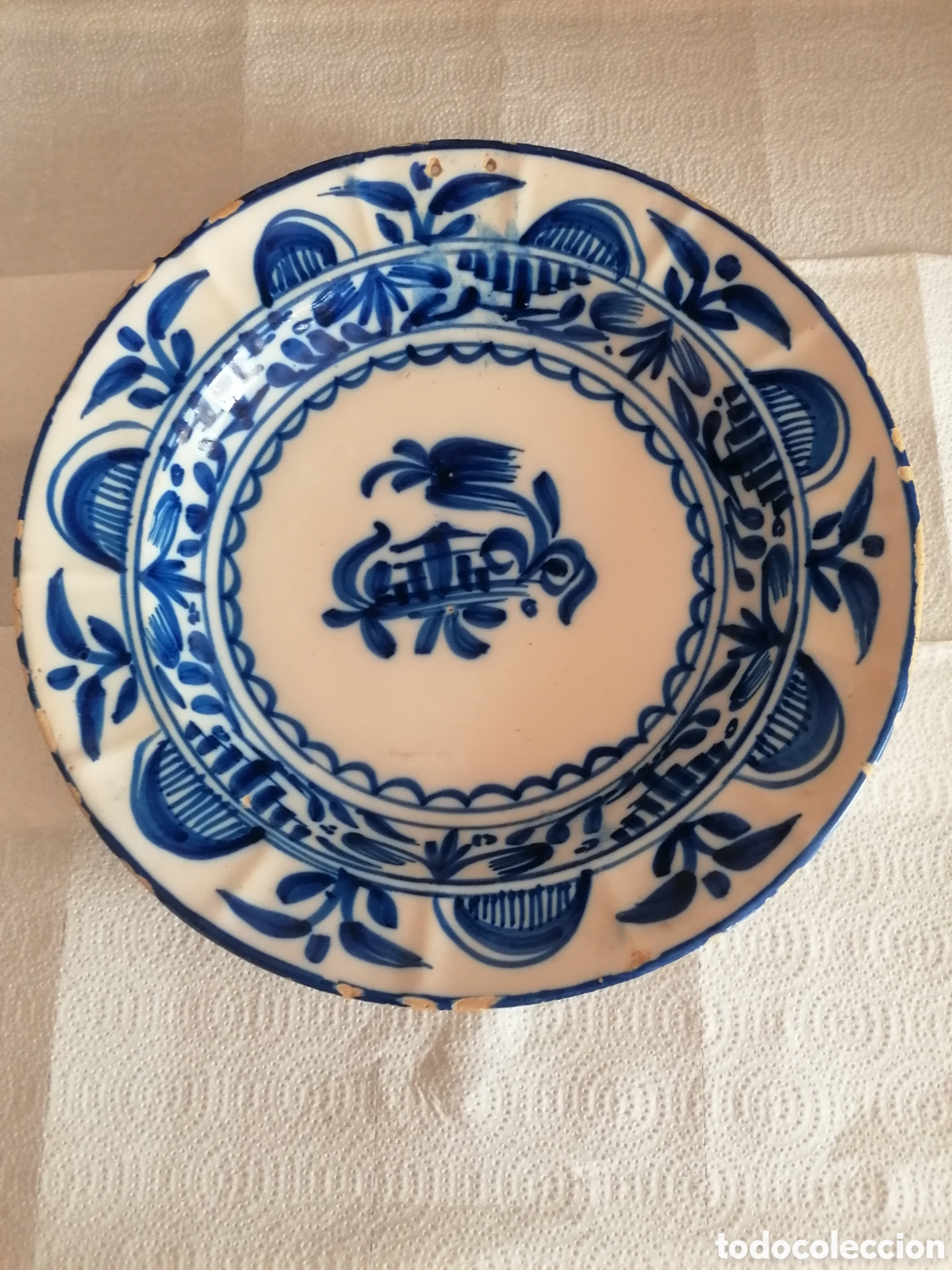 Antig&uuml;edades: Plato cer&aacute;mica pintado a mano antiguo