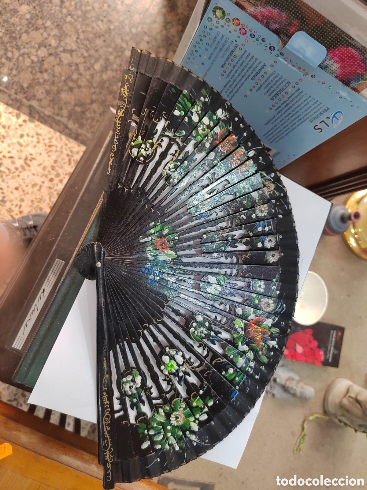 Antig&uuml;edades: antiguo abanico de madera pintada a mano - Foto 2
