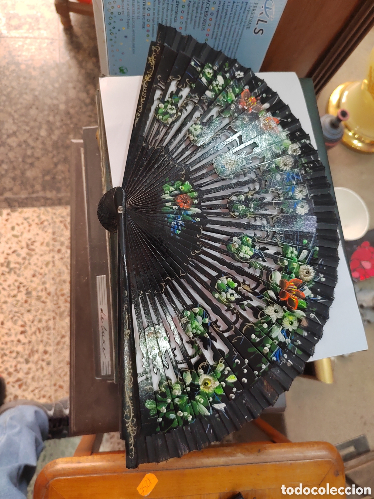 Antig&uuml;edades: antiguo abanico de madera pintada a mano - Foto 7