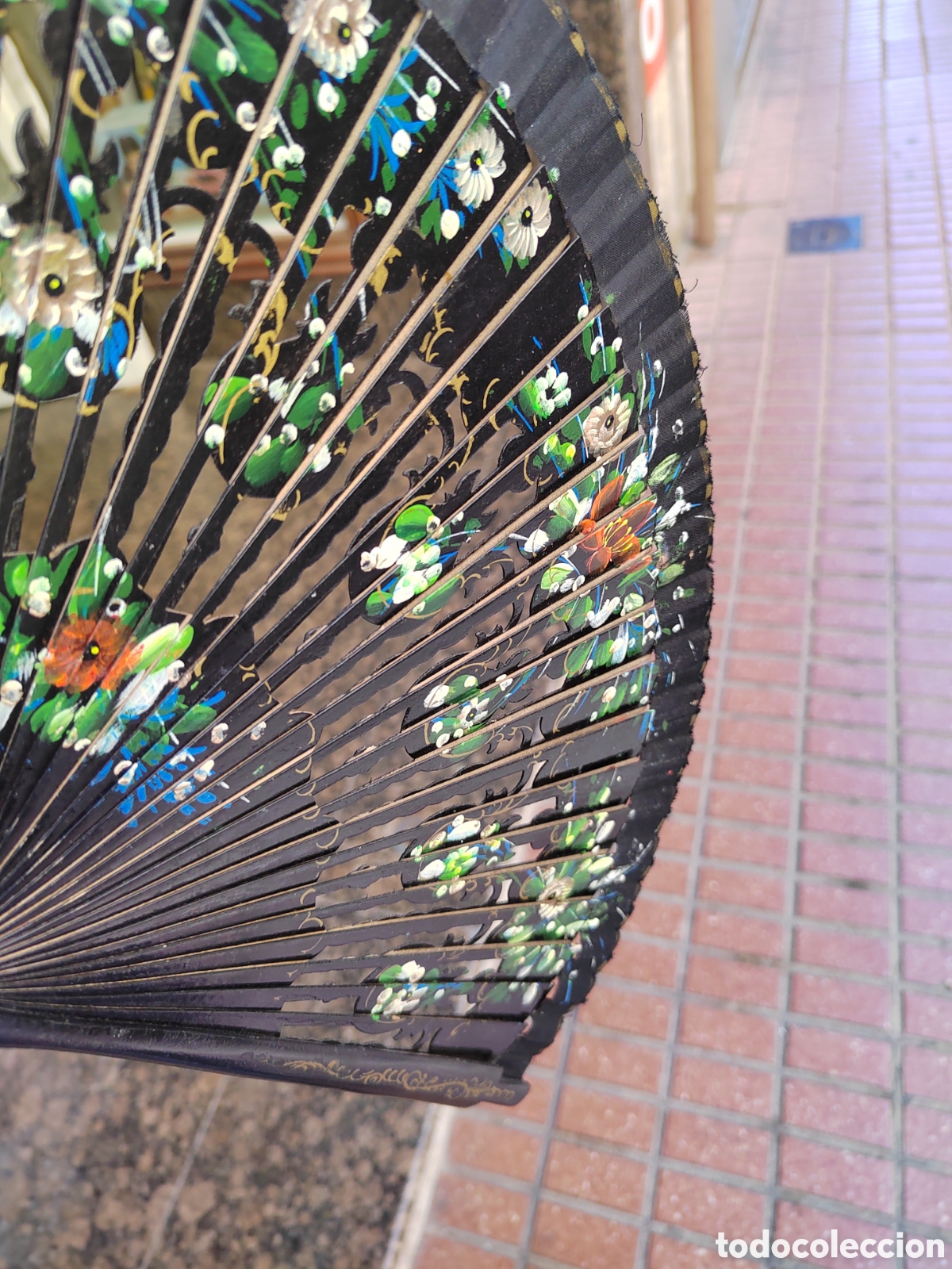 Antig&uuml;edades: antiguo abanico de madera pintada a mano - Foto 14