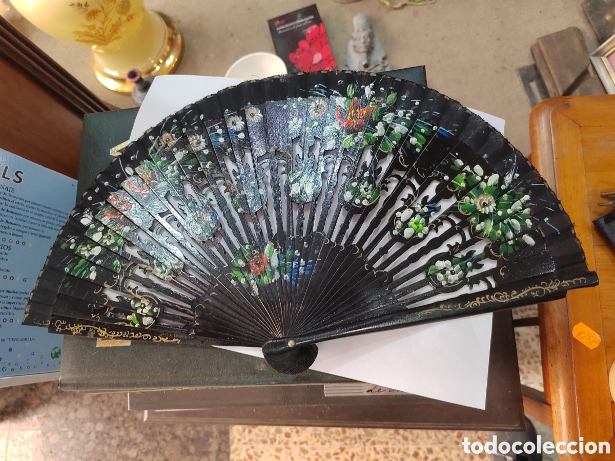 Antig&uuml;edades: antiguo abanico de madera pintada a mano - Foto 1