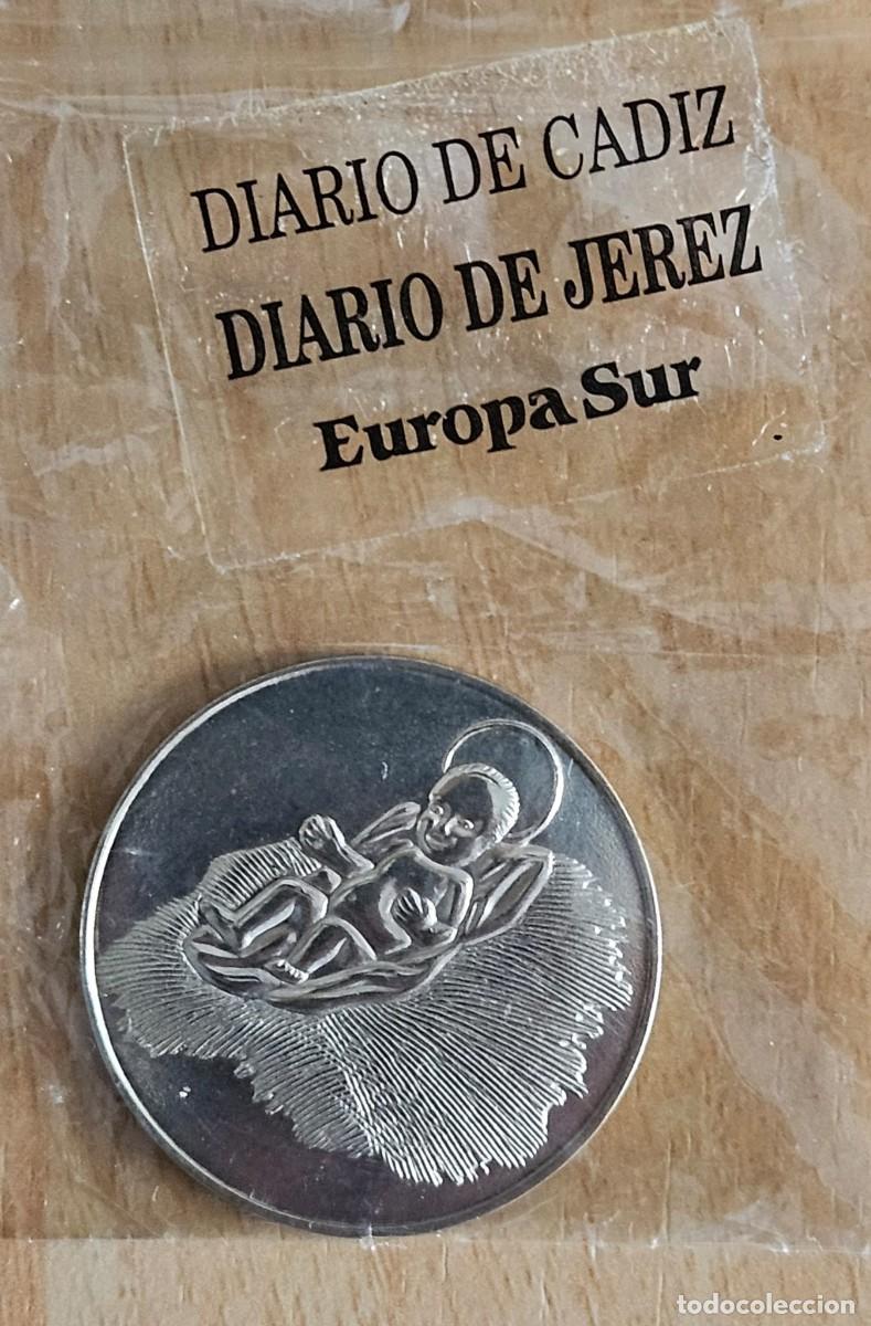 Antig&uuml;edades: MEDALLA RELIGIOSA EN PLATA - Navidad 1994 - Ni&ntilde;o Jes&uacute;s - (Con su funda original) - Peso 6,15 gr.