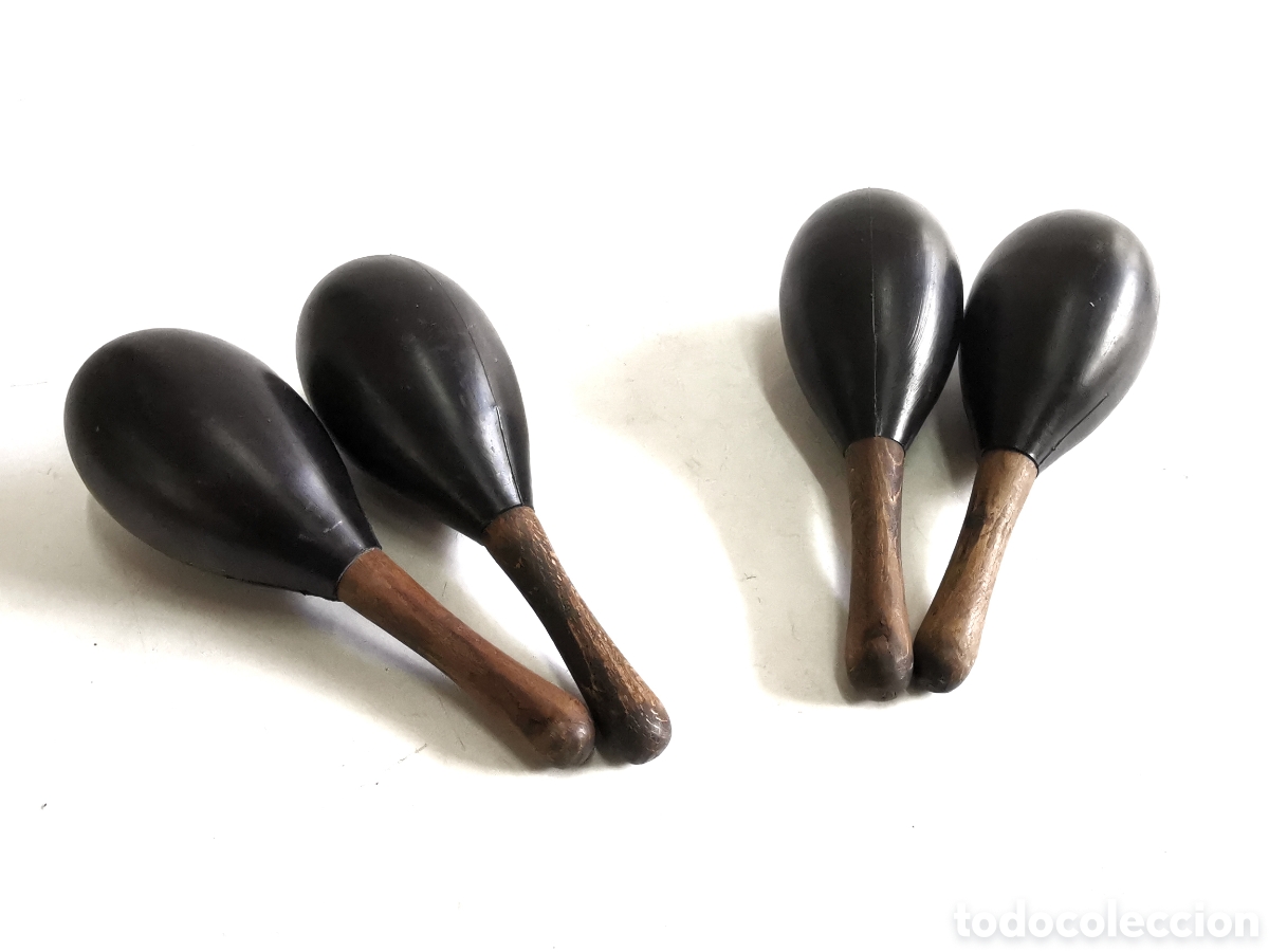 Antig&uuml;edades: CONJUNTO DE MARACAS ANTIGUAS CON PU&Ntilde;O DE MADERA
