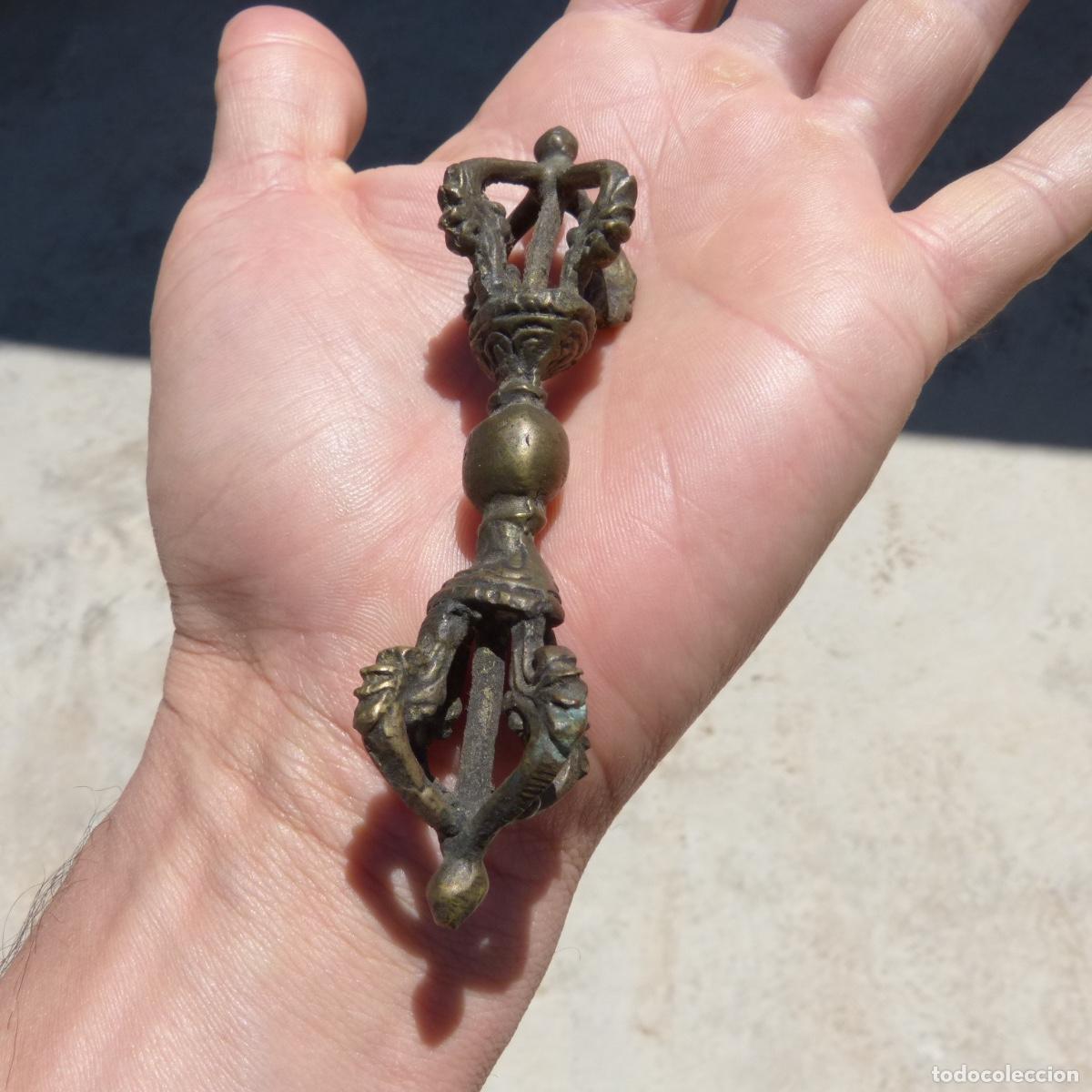 Antig&uuml;edades: Dorje o vajra budista tibetano, tibet, bronce, 65gr. 10,3cm.