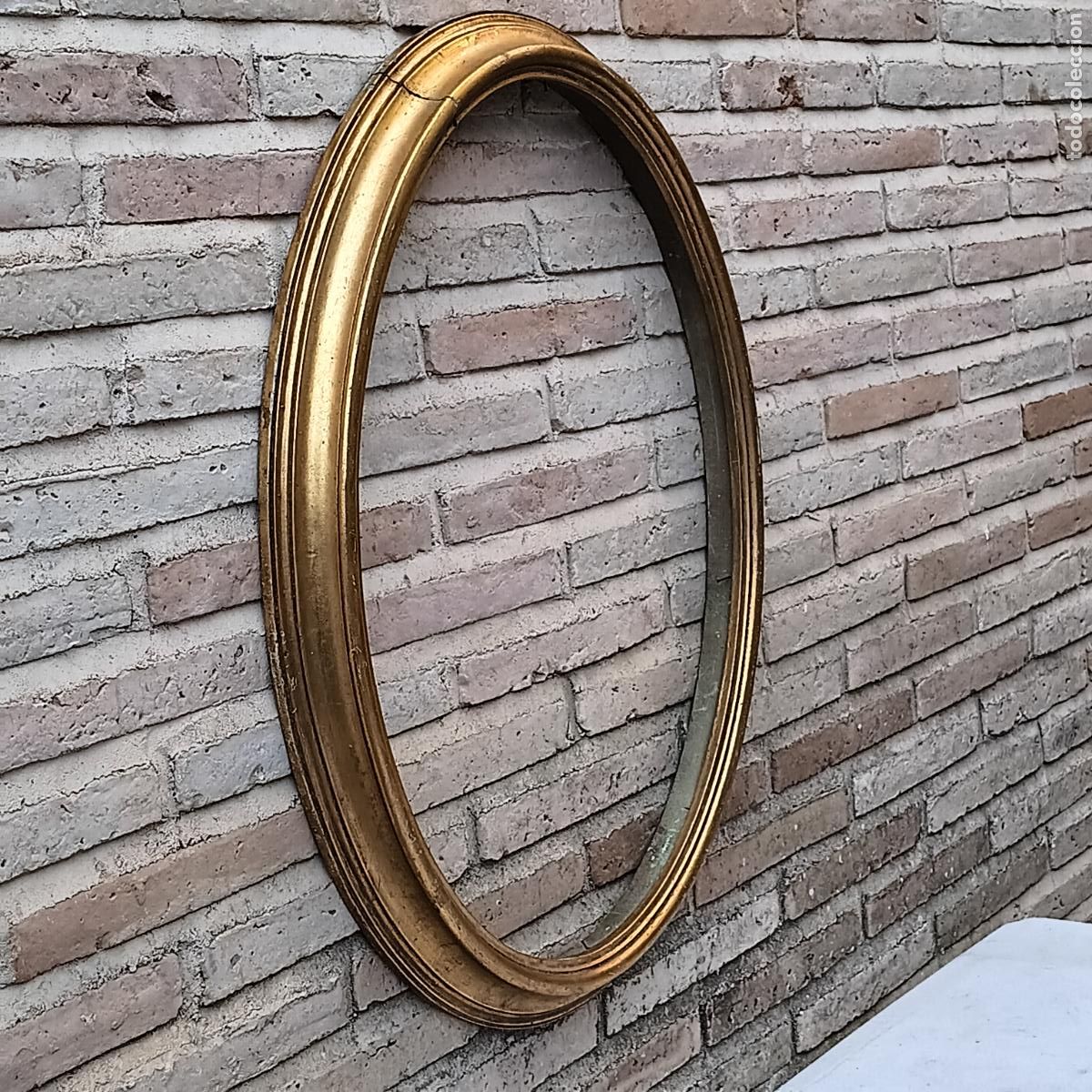 Antig&uuml;edades: MARCO OVALADO GRANDE Y DORADO EN MADERA. - Foto 2
