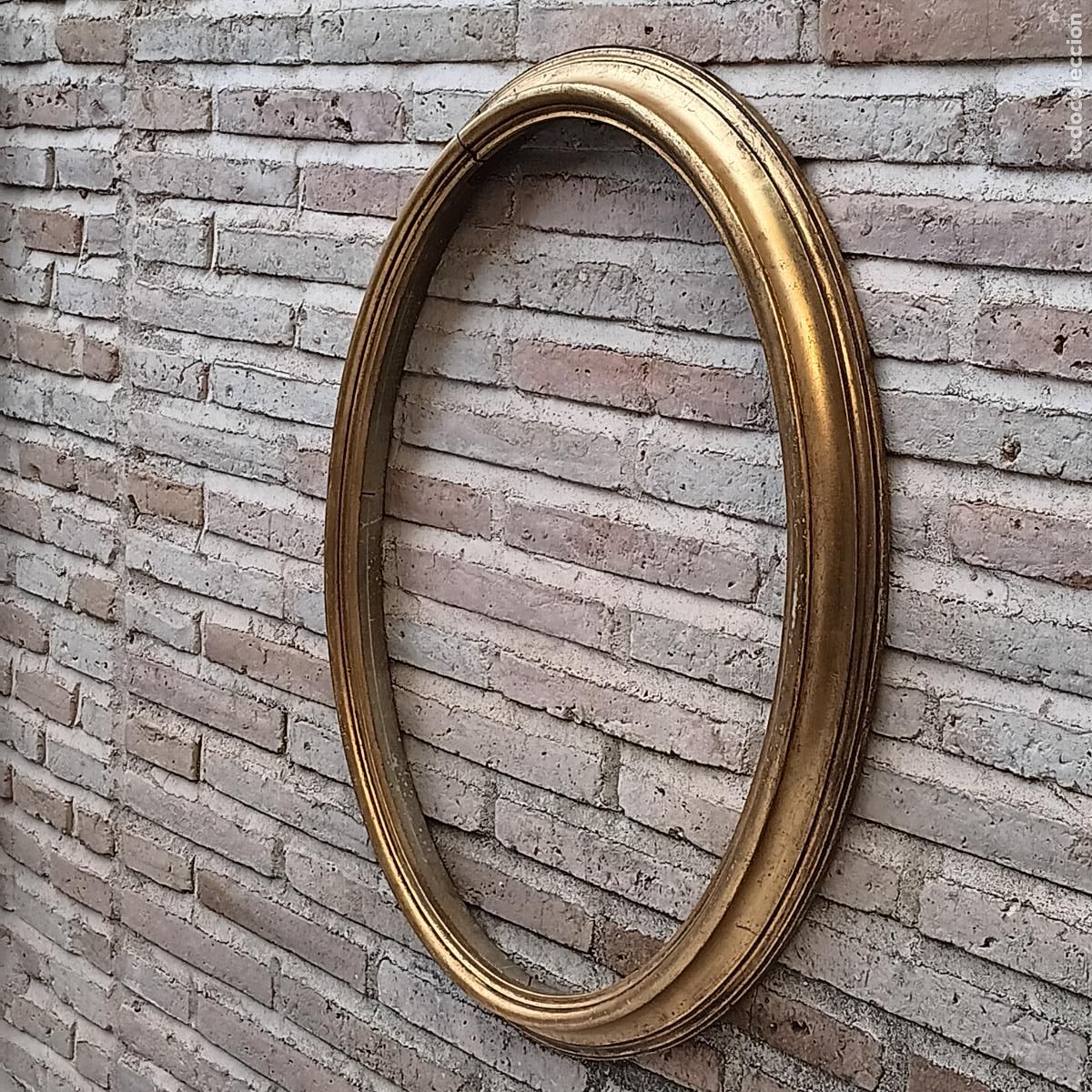 Antig&uuml;edades: MARCO OVALADO GRANDE Y DORADO EN MADERA. - Foto 3