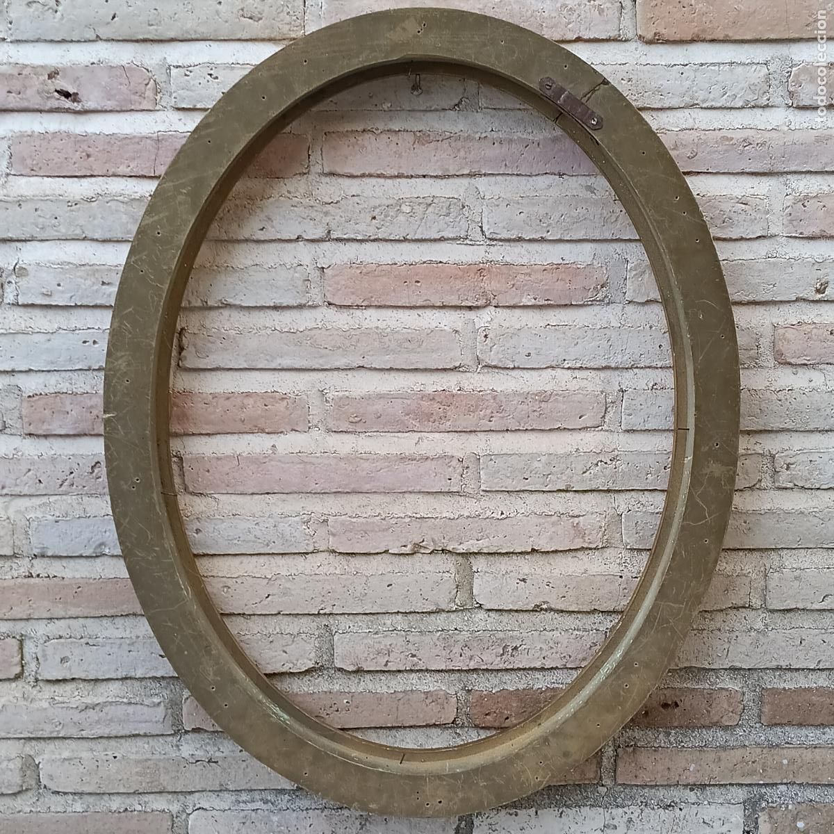 Antig&uuml;edades: MARCO OVALADO GRANDE Y DORADO EN MADERA. - Foto 4