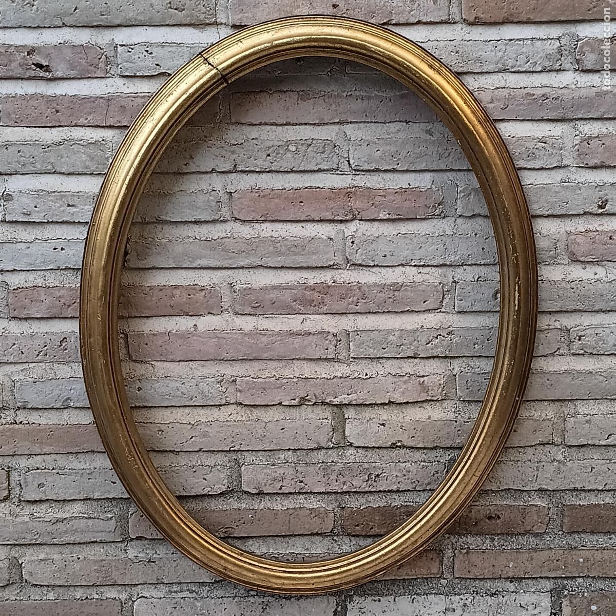 Antig&uuml;edades: MARCO OVALADO GRANDE Y DORADO EN MADERA. - Foto 1