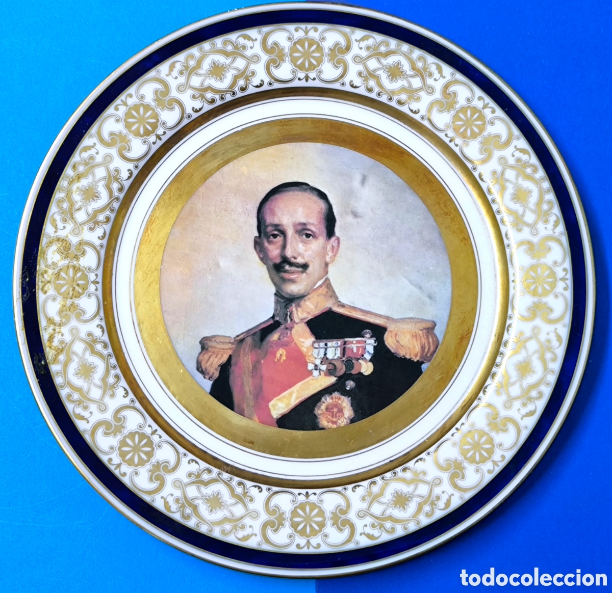 Antig&uuml;edades: PLATO DEL REY ALFONSO XIII 25,5 cm.