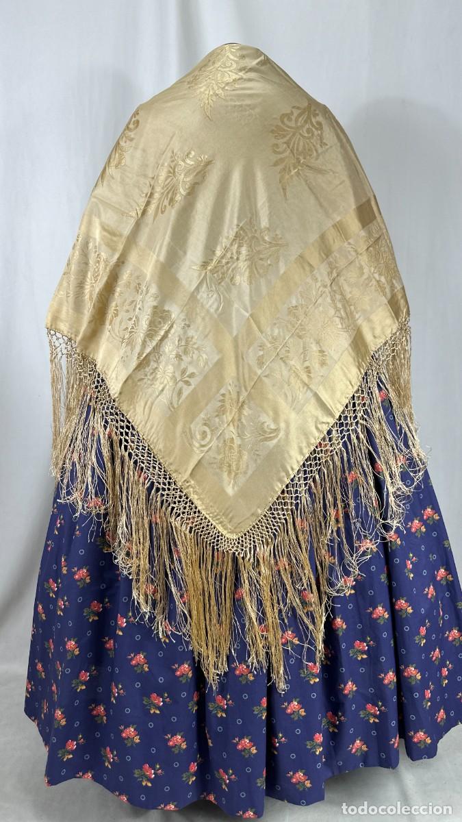 Antig&uuml;edades: Mant&oacute;n de seda color crema