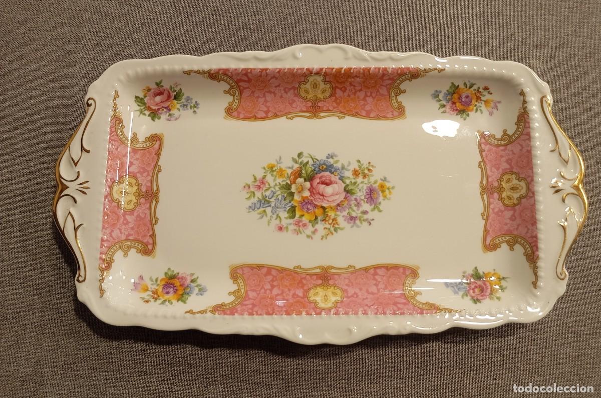Antiguidades: HERMOSA BANDEJA RECTANGULAR PARA S&Aacute;NDWICHES DE PORCELANA FINA, ROYAL ALBERT, PATR&Oacute;N LADY CARLYLE