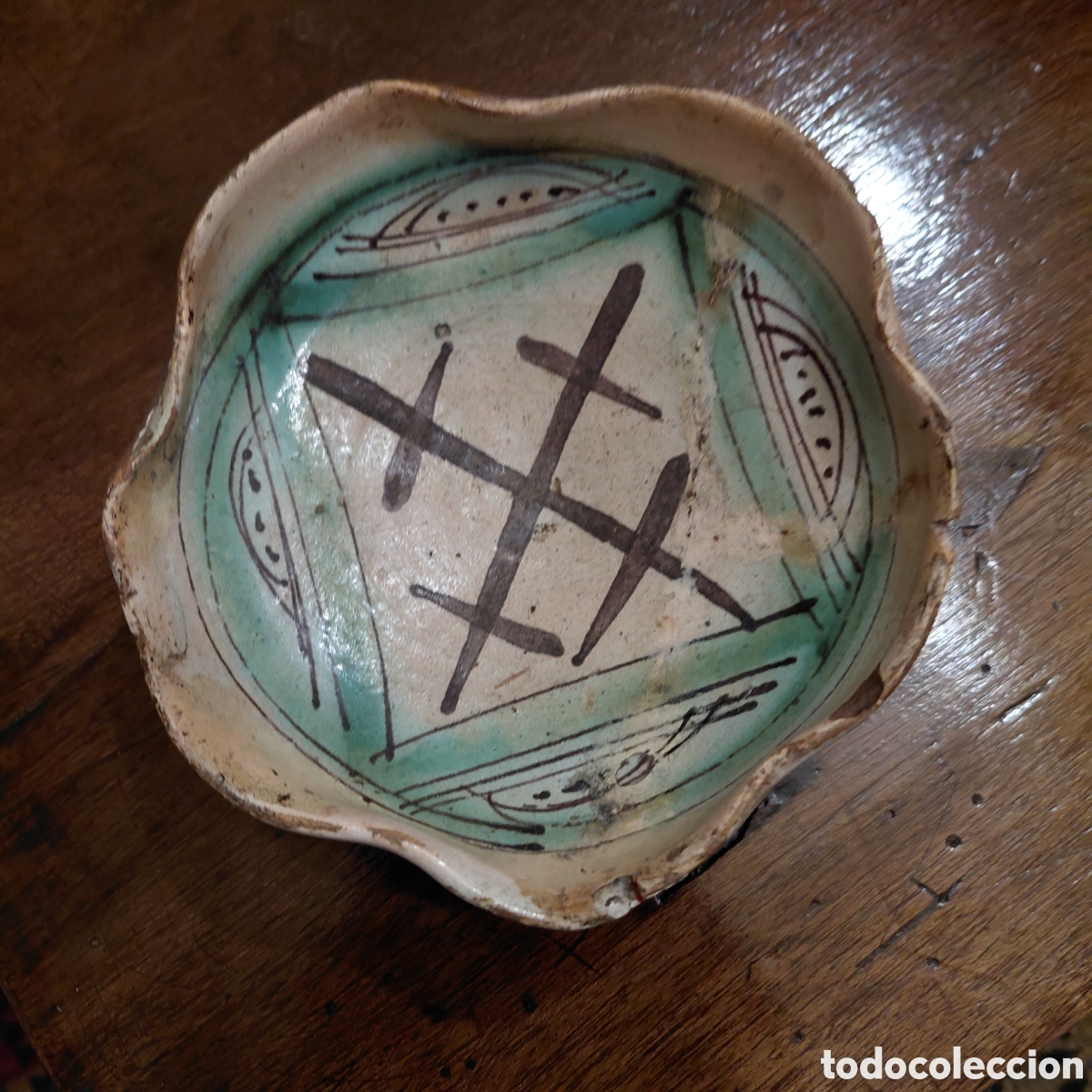 Antig&uuml;edades: Escudilla Paterna Siglo XlV