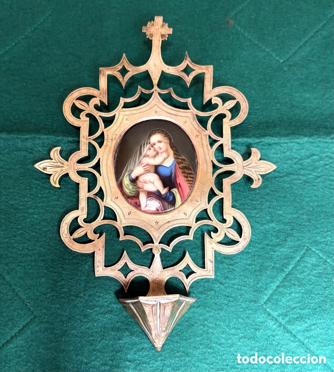 Antig&uuml;edades: Antigua benditera bronce dorado y porcelana. Siglo XIX