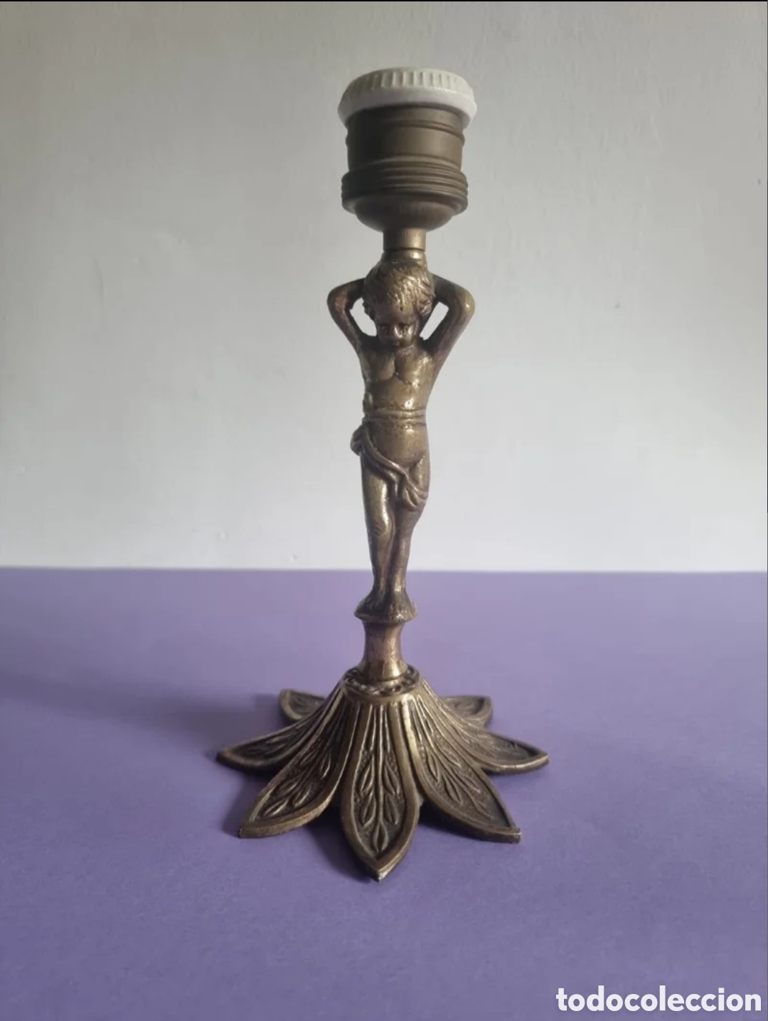 Antiguidades: BONITA L&Aacute;MPARA VINTAGE DE BRONCE CON QUERUBIN
