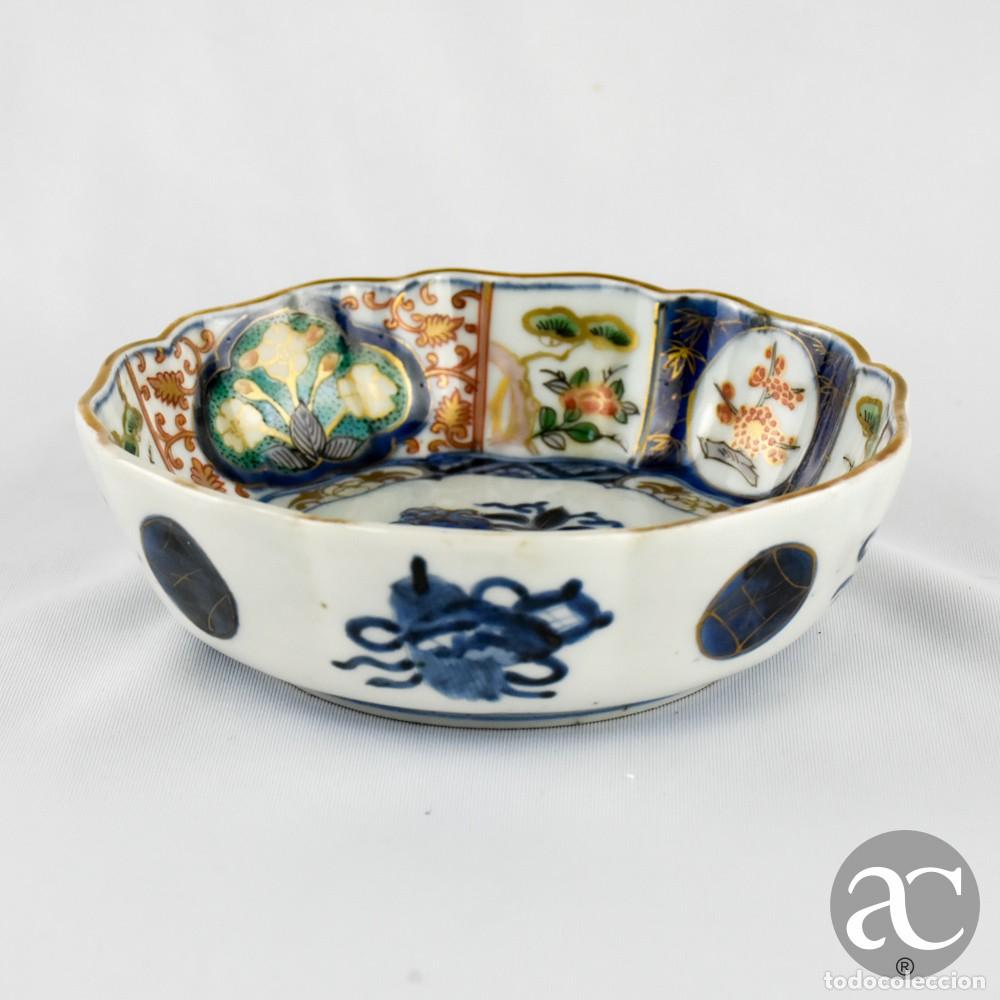 Antig&uuml;edades: Ta&ccedil;a porcelana do Jap&atilde;o decora&ccedil;&atilde;o Arita Imari, Per&iacute;odo EDO (1603-1867), bordo gomado