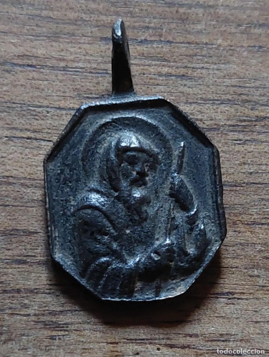 Antig&uuml;edades: Antigua medalla Nuestra se&ntilde;ora de la Soledad - Foto 2