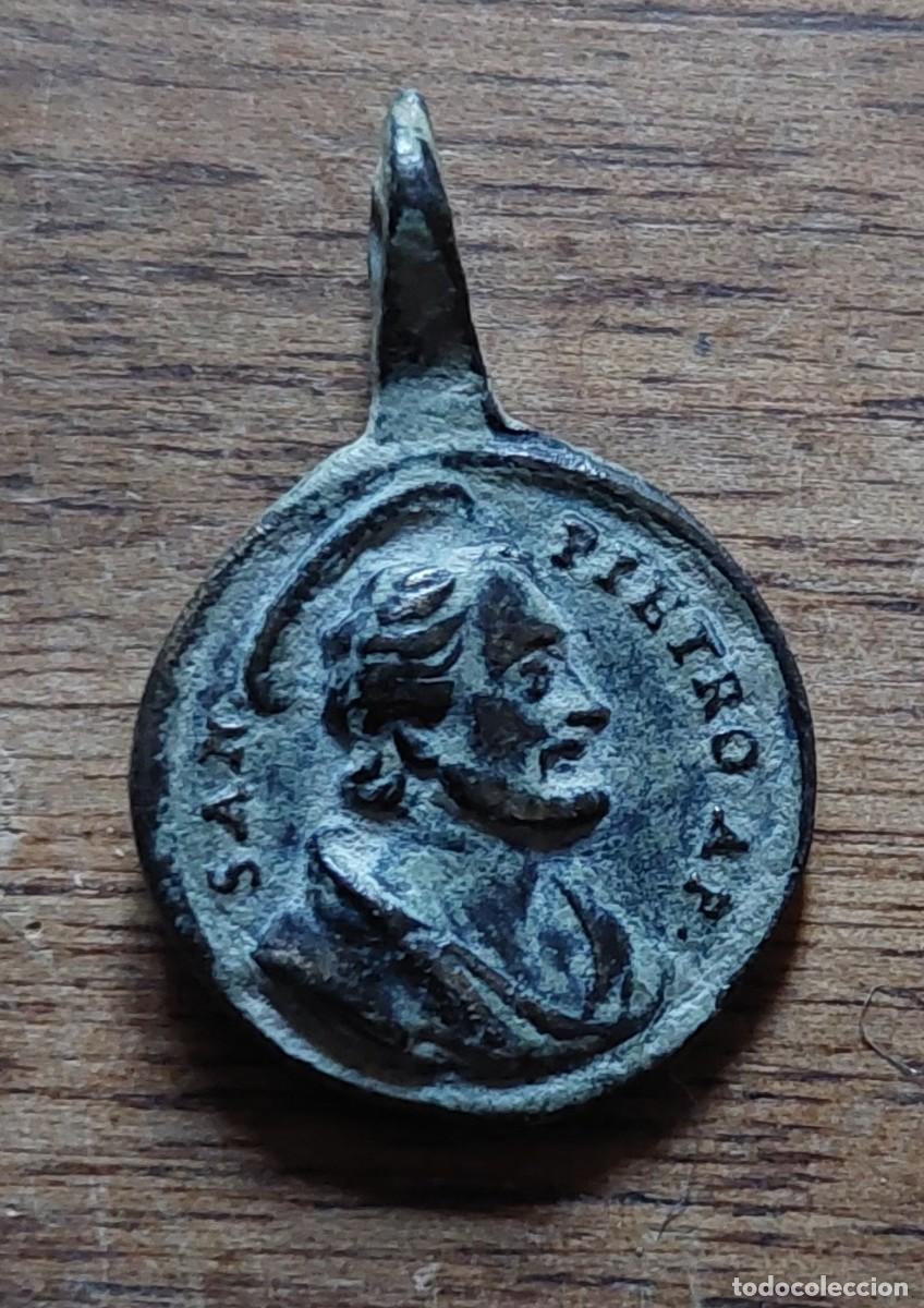 Antig&uuml;edades: Antigua medalla San Pablo y San Pedro