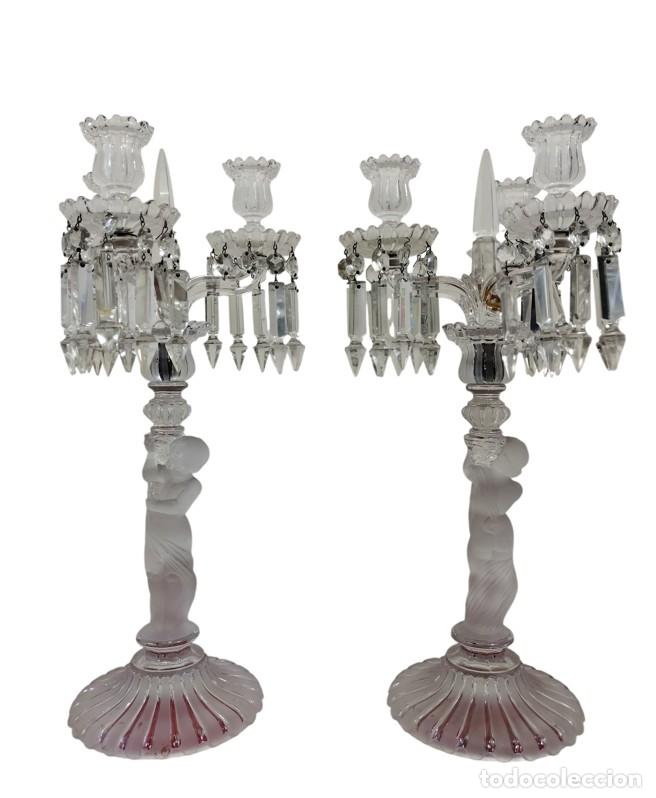 Antig&uuml;edades: PAREJA DE ANTIGUOS CANDELABROS CON PUTTI. CRISTAL TALLADO Y PRENSADO. FRANCIA (?). XIX