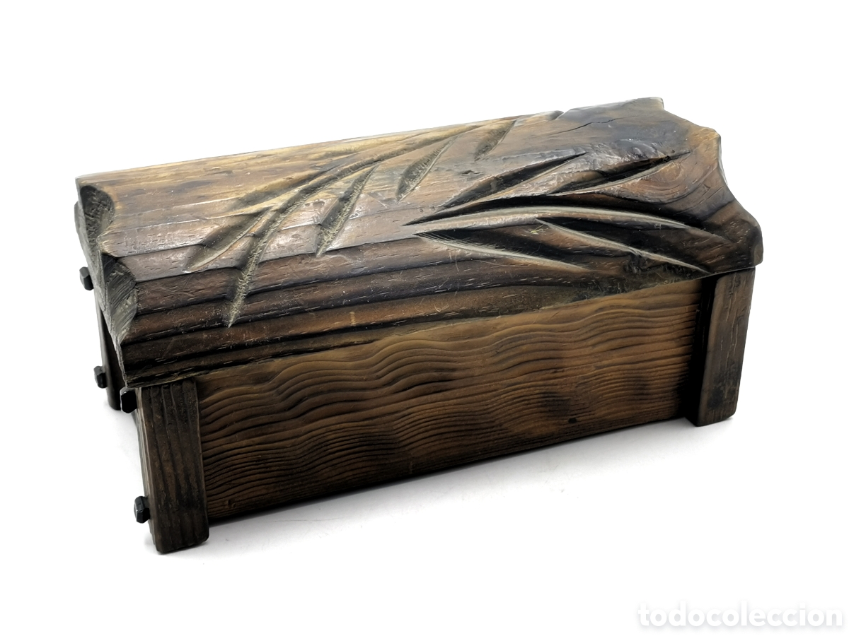 Antiquit&eacute;s: BA&Uacute;L ANTIGUO DE MADERA TALLADA CON BONITO DISE&Ntilde;O
