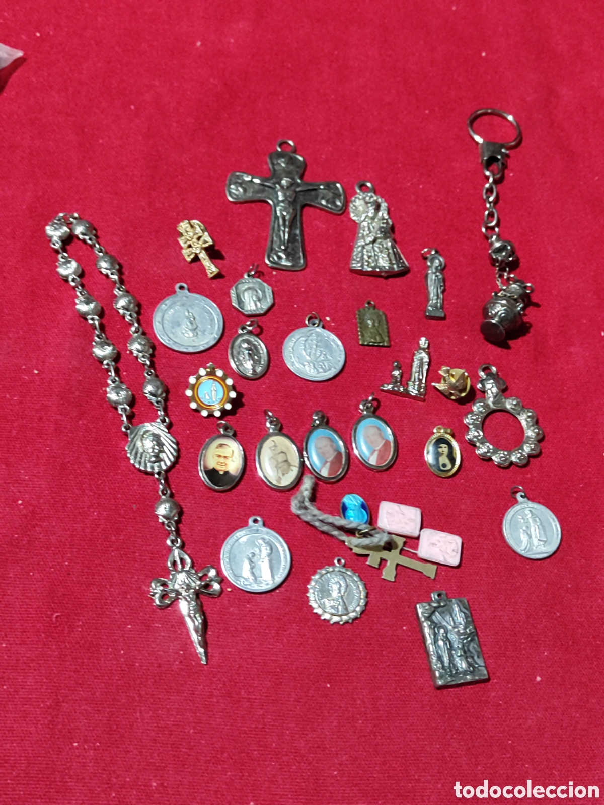Antig&uuml;edades: Lote medallas alg&uacute;n escapulario rosario de dedos y mas
