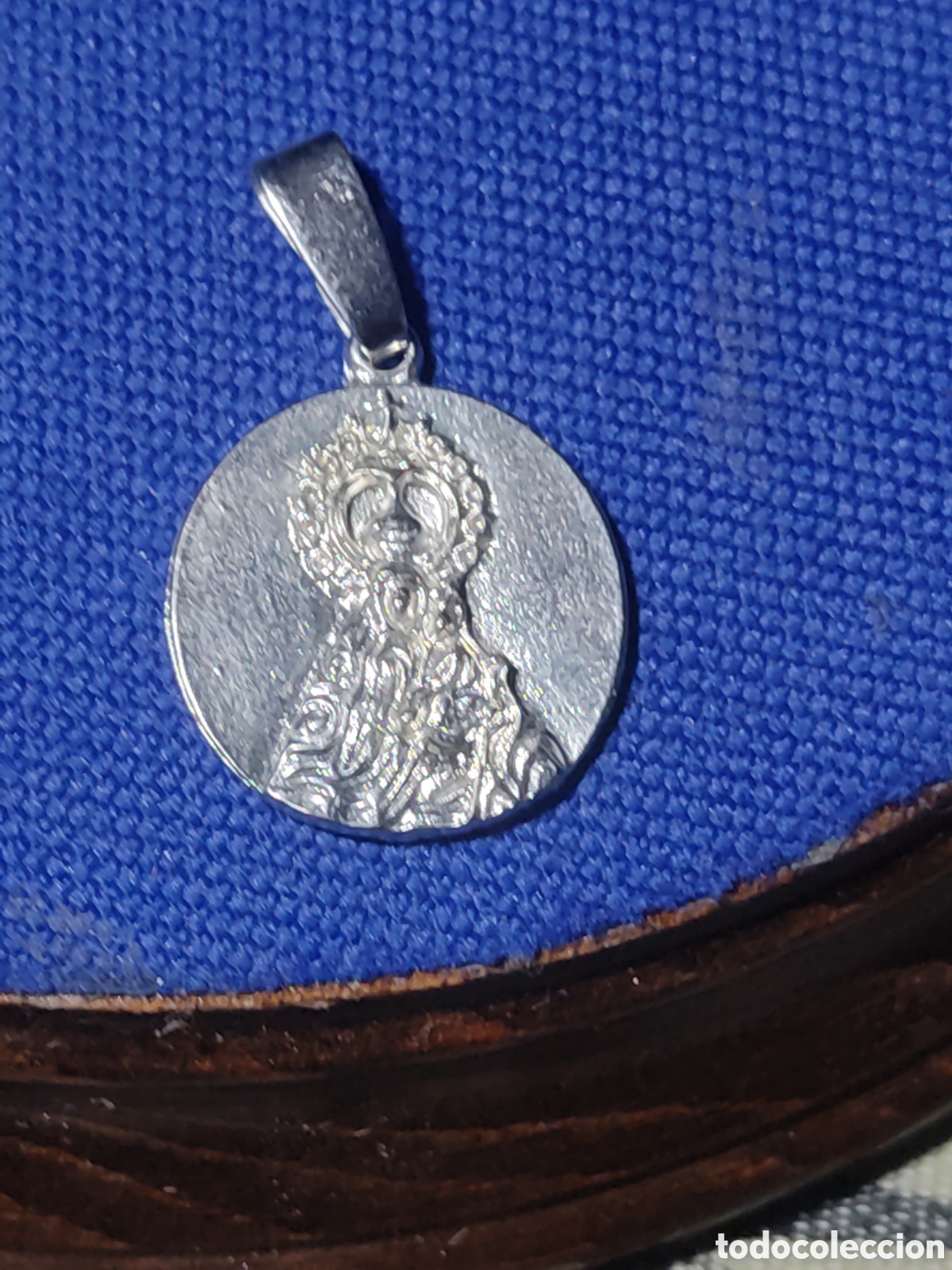 Antig&uuml;edades: Medalla religiosa de la virgen de la Macarena. - Foto 2