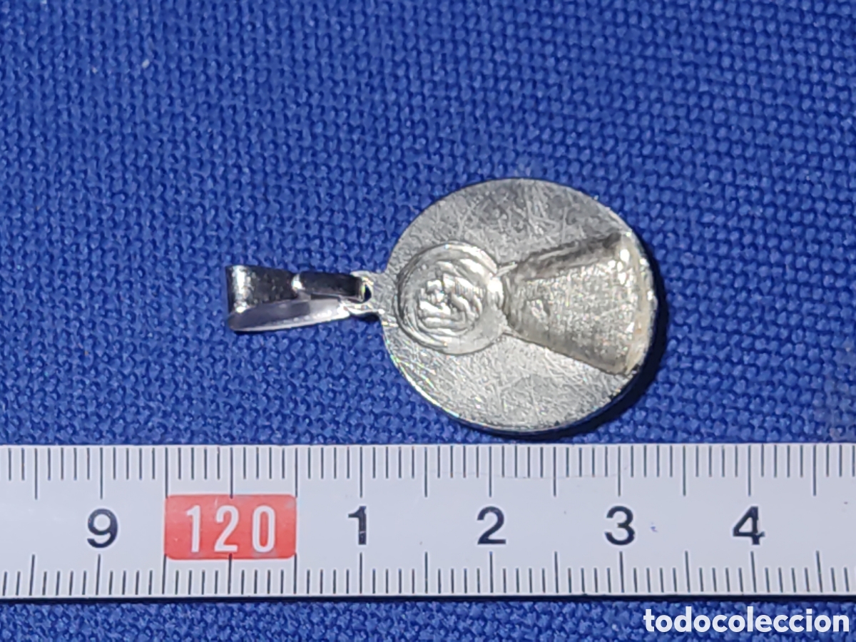 Antig&uuml;edades: Medalla religiosa de la virgen de la Macarena. - Foto 3