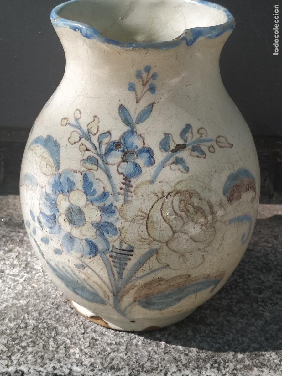 Antig&uuml;edades: Jarra cer&aacute;mica Talavera ( Toledo) con ramo S. XIX