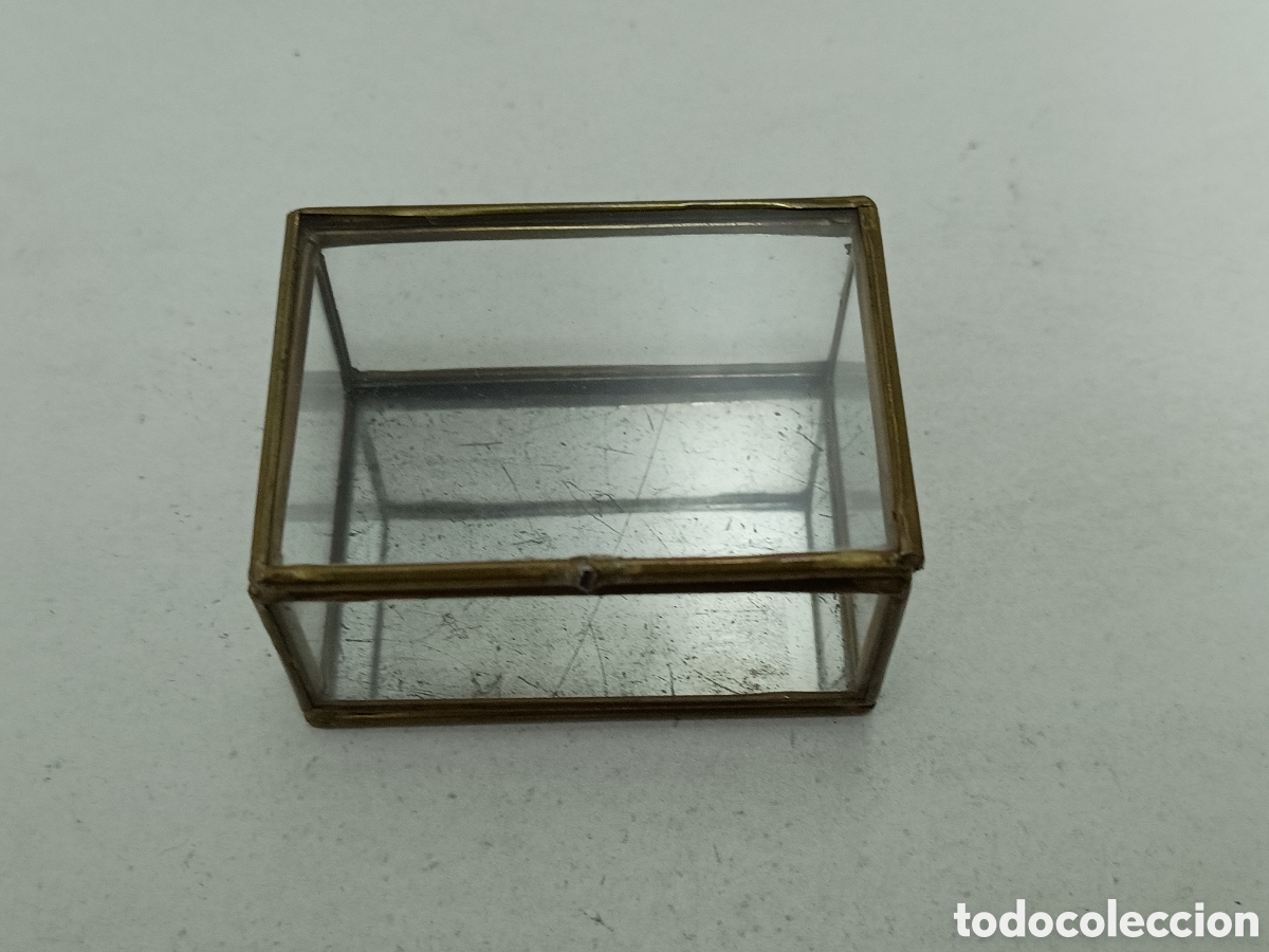 Antiquit&eacute;s: VITRINA - URNA - RELICARIO - JOYERO - CRISTAL Y LAT&Oacute;N