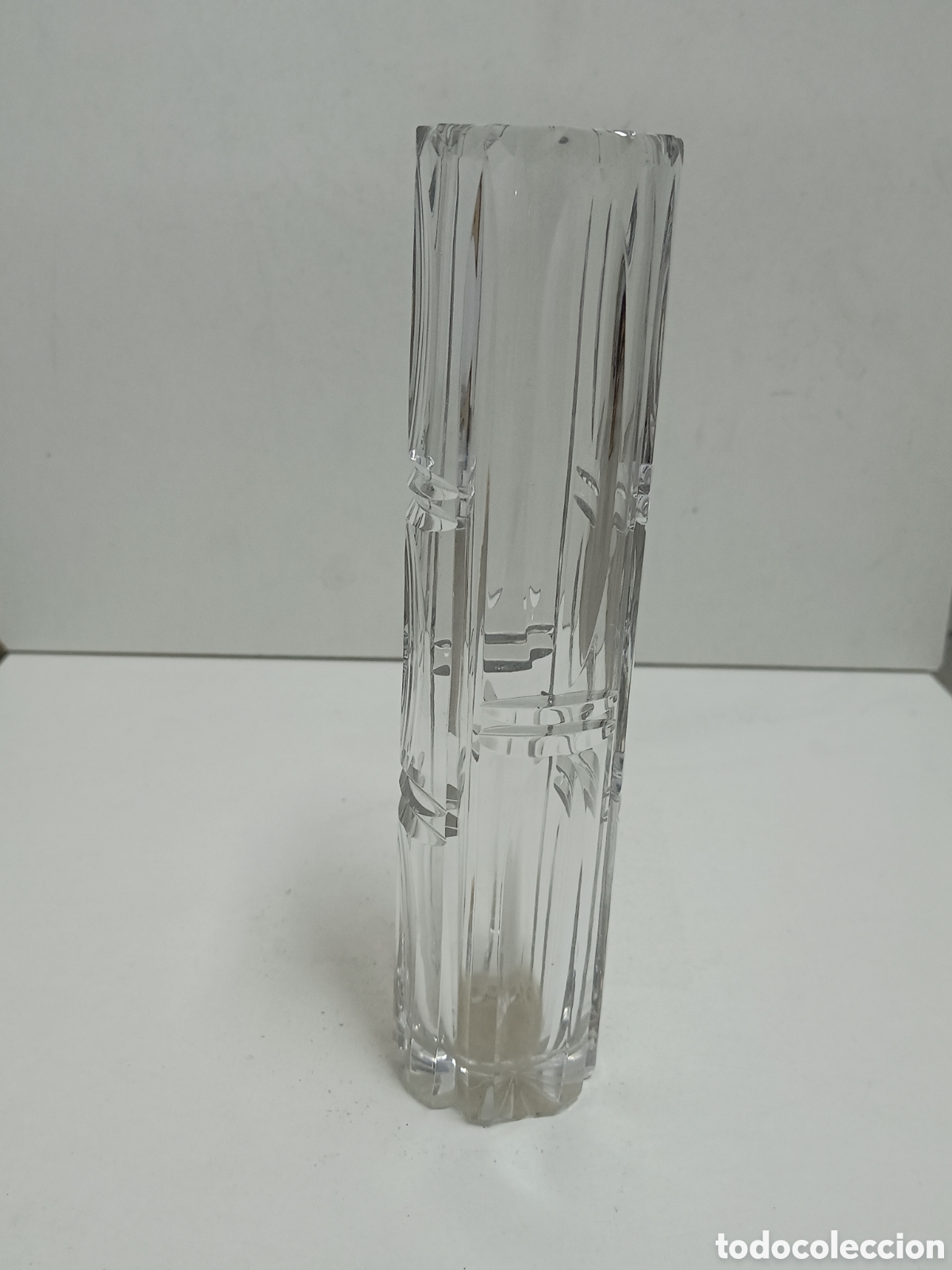 Antig&uuml;edades: FLORERO DE CRISTAL TALLADO 25cm - Foto 1