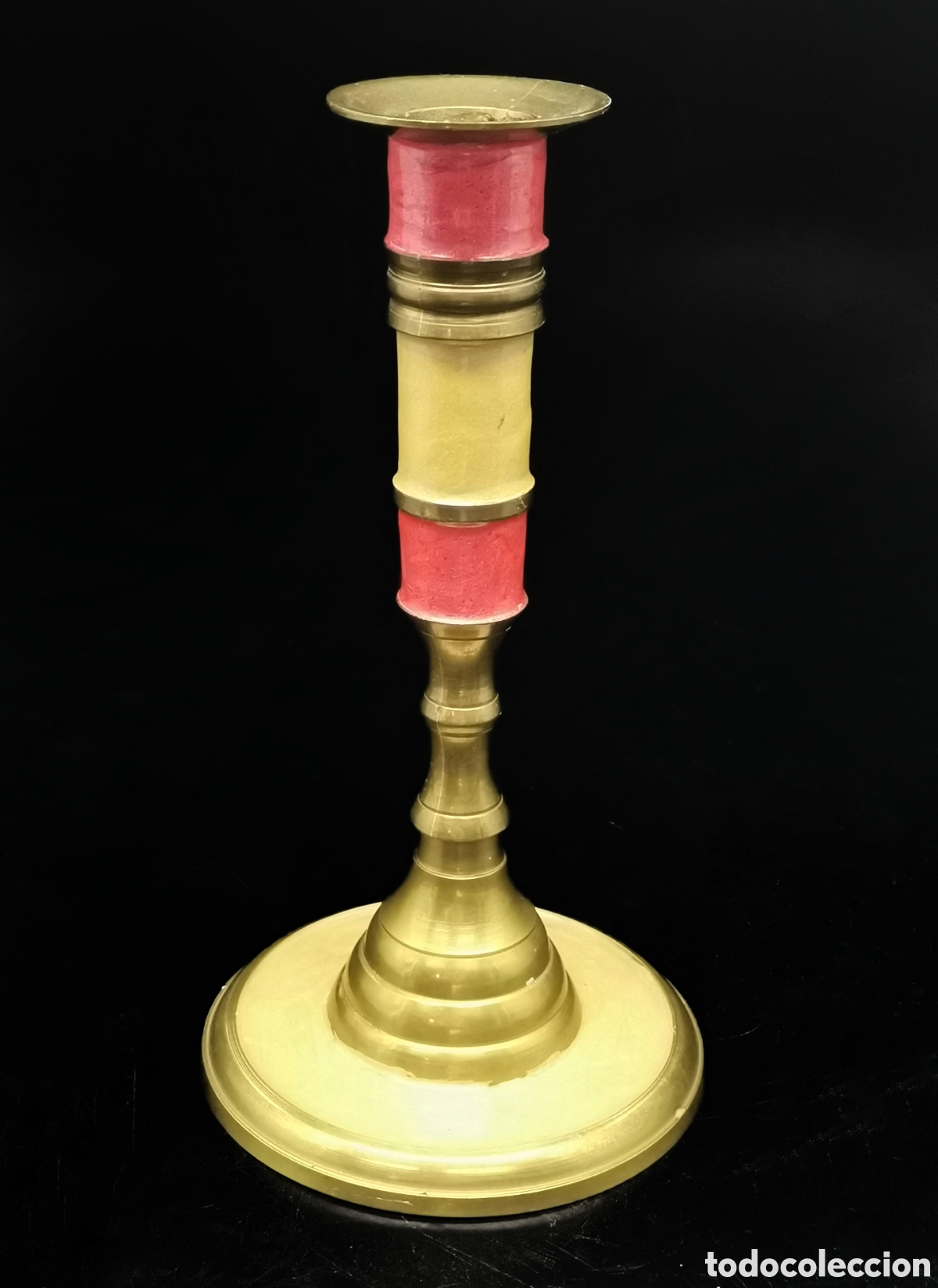 Antiguidades: BONITO CANDELABRO DE BRONCE CON DETALLES POLICROMADOS