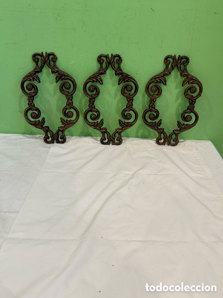Antig&uuml;edades: Lote de 3 apliques ornamentales modernistas de hierro fundido decoraci&oacute;n antigua
