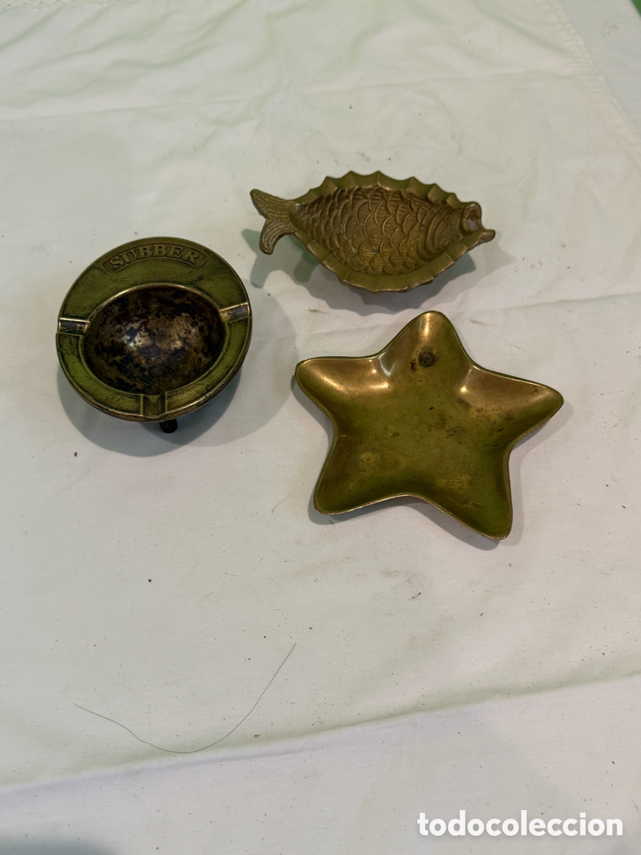 Antiquit&auml;ten: Lote de ceniceros y vaciabolsillos vintage en bronce decorativo primera mitad SXX.