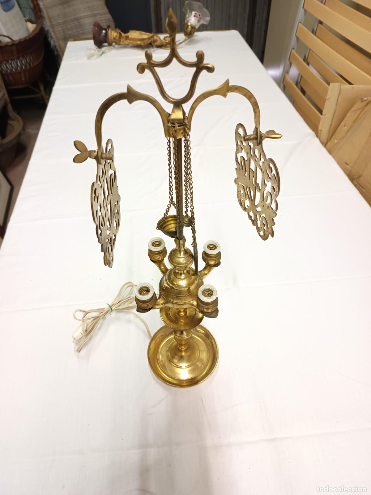 Antig&uuml;edades: VEL&Oacute;N ELECTRIFICADO - L&Aacute;MPARA DE ACEITE EN BRONCE 54 CM ALTURA.